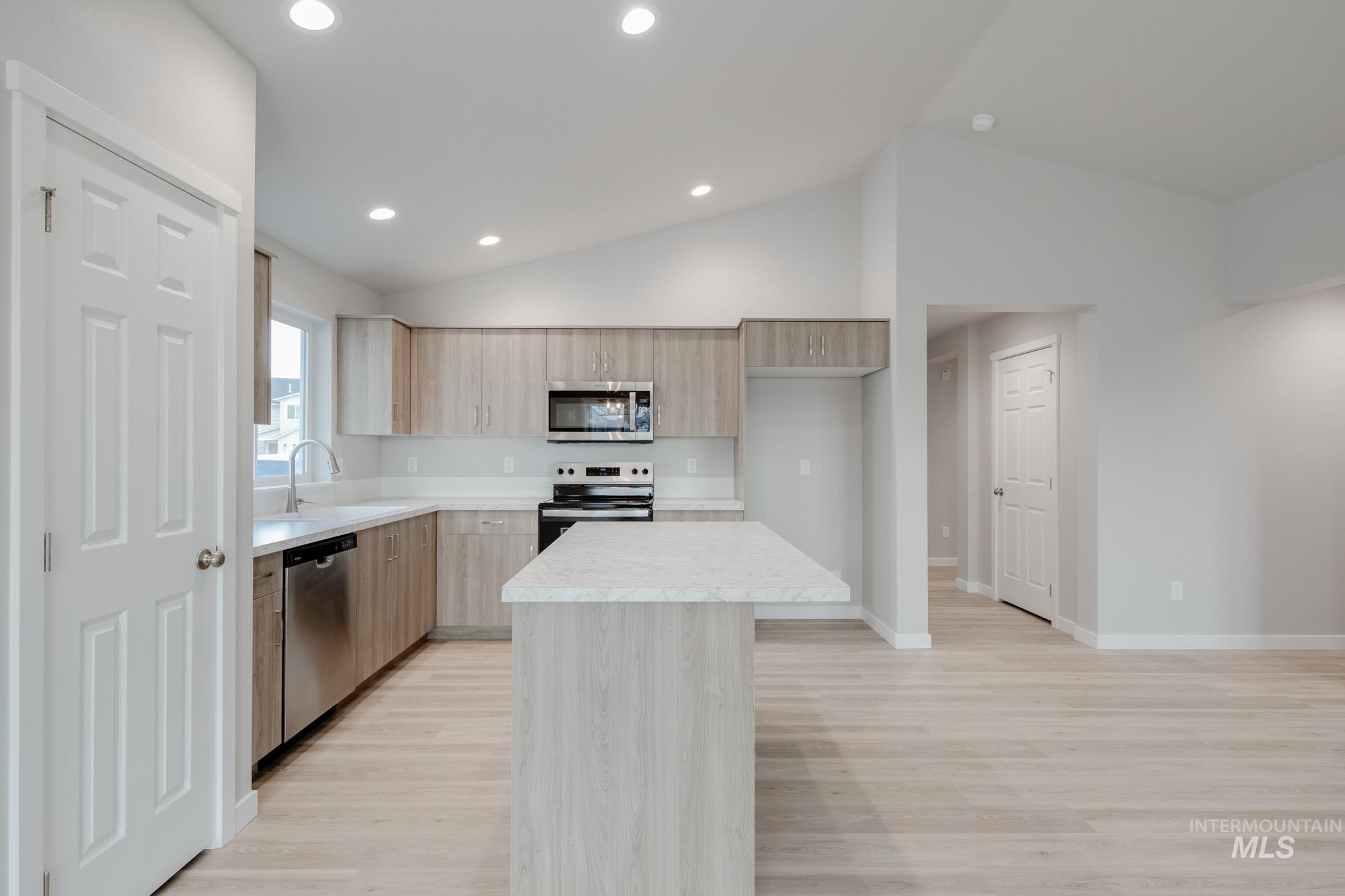 3423 E Red Maple Ct, Nampa, Idaho 83686, 3 Bedrooms, 2 Bathrooms, Residential For Sale, Price $419,990,MLS 98967474