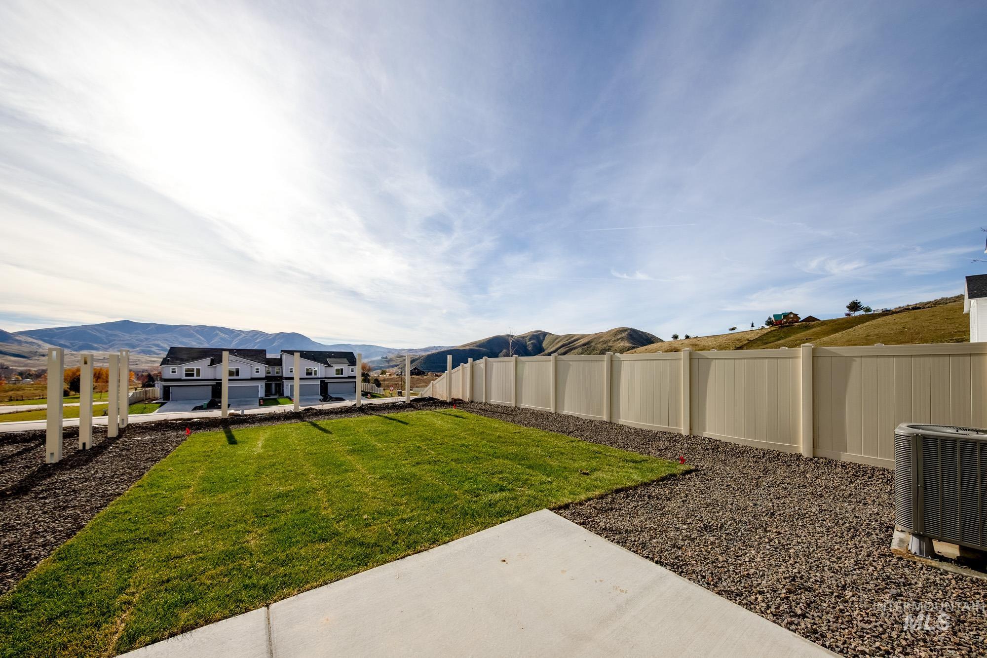 221 Moose St, Horseshoe Bend, Idaho 83629, 3 Bedrooms, 2.5 Bathrooms, Residential For Sale, Price $349,990,MLS 98967475