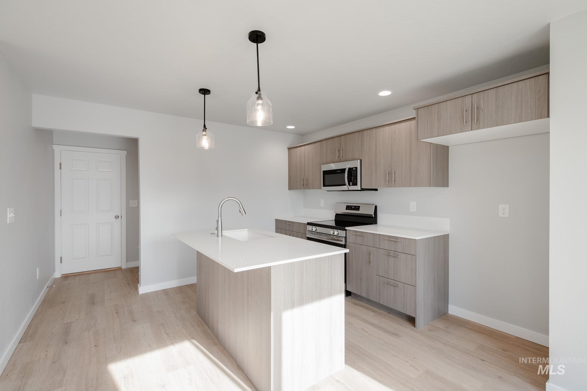 221 Moose St, Horseshoe Bend, Idaho 83629, 3 Bedrooms, 2.5 Bathrooms, Residential For Sale, Price $349,990,MLS 98967475