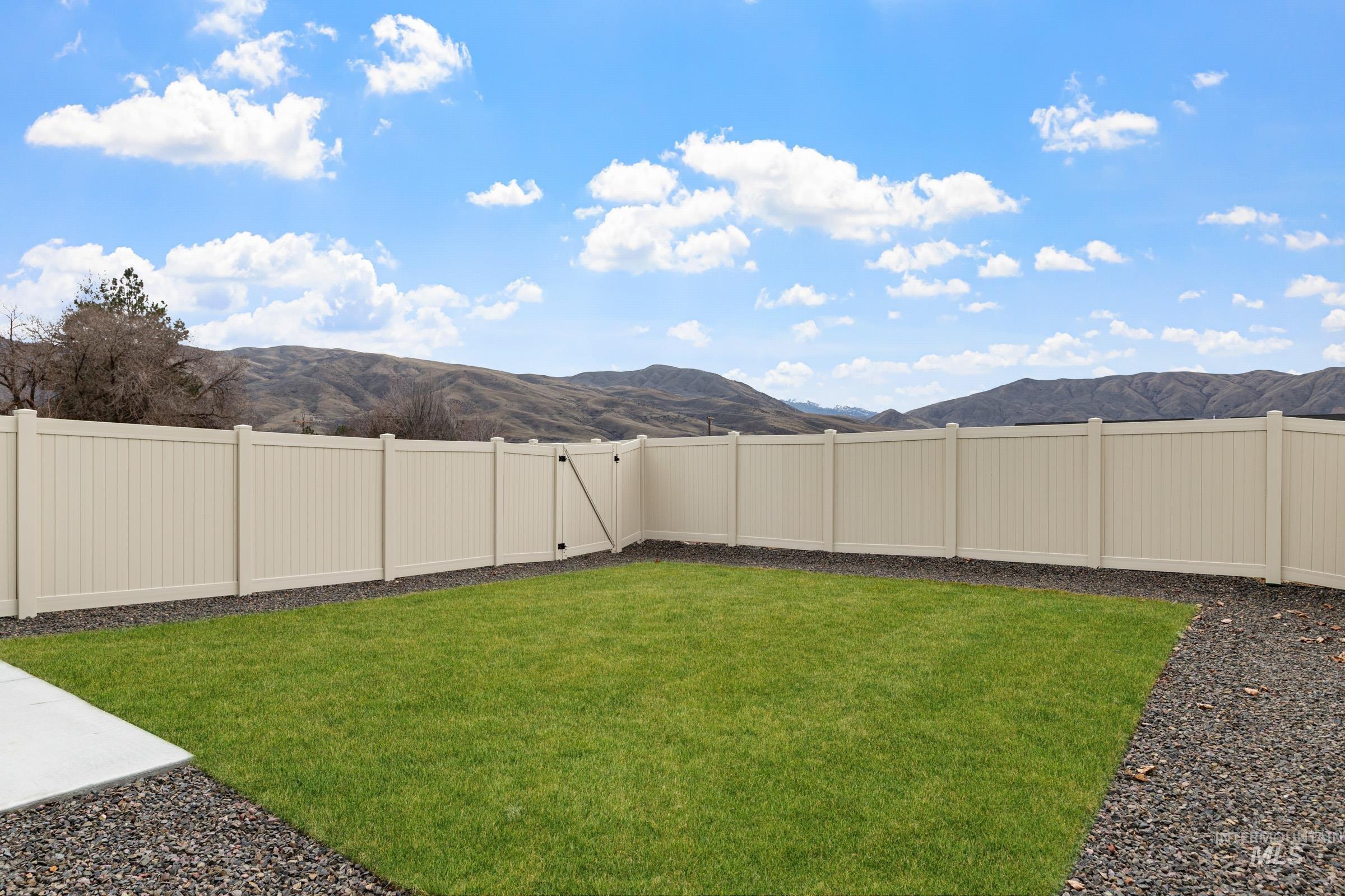 221 Moose St, Horseshoe Bend, Idaho 83629, 3 Bedrooms, 2.5 Bathrooms, Residential For Sale, Price $349,990, 98967475