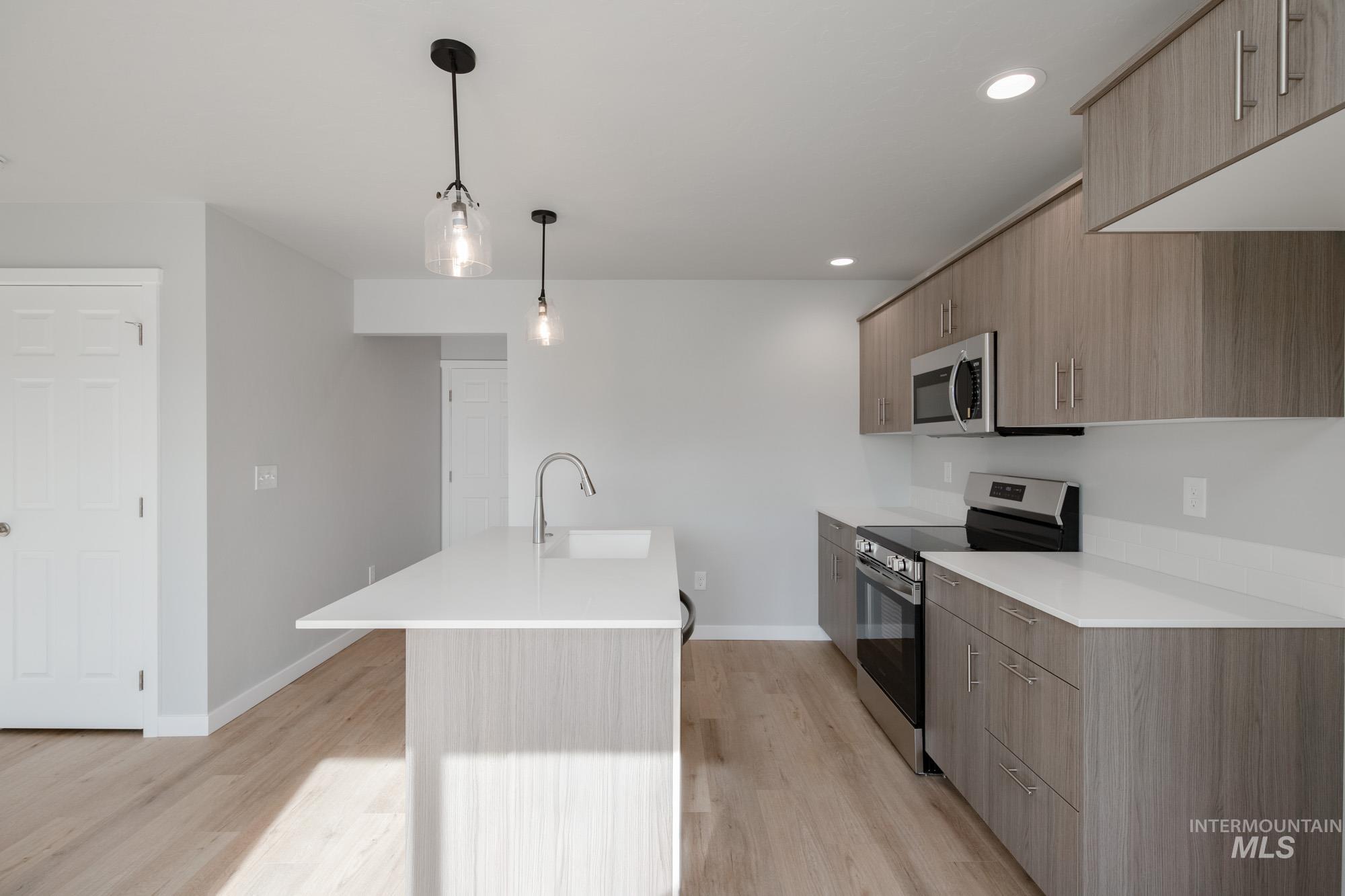 221 Moose St, Horseshoe Bend, Idaho 83629, 3 Bedrooms, 2.5 Bathrooms, Residential For Sale, Price $349,990,MLS 98967475