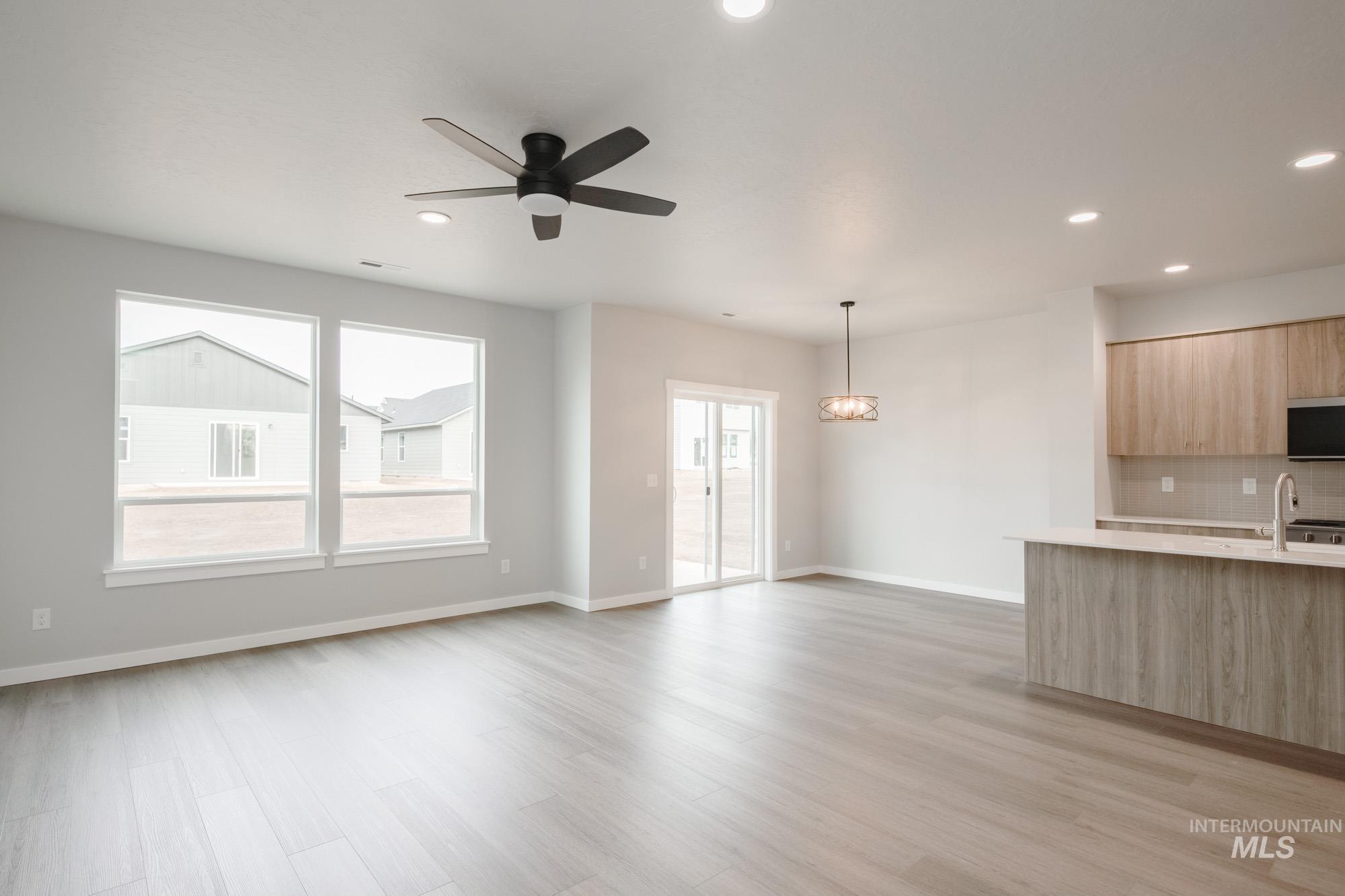 10484 W Teratai St, Star, Idaho 83669, 3 Bedrooms, 2.5 Bathrooms, Residential For Sale, Price $464,990,MLS 98967479