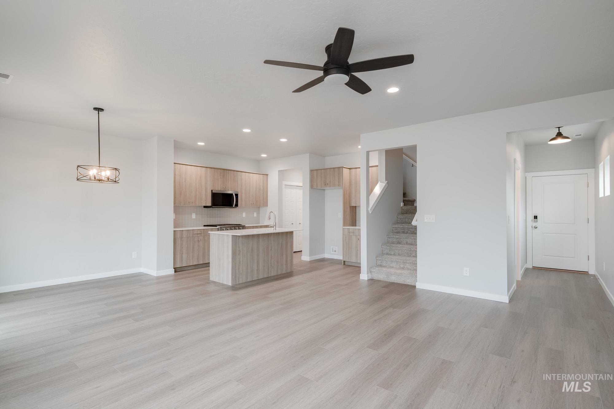 10484 W Teratai St, Star, Idaho 83669, 3 Bedrooms, 2.5 Bathrooms, Residential For Sale, Price $464,990,MLS 98967479