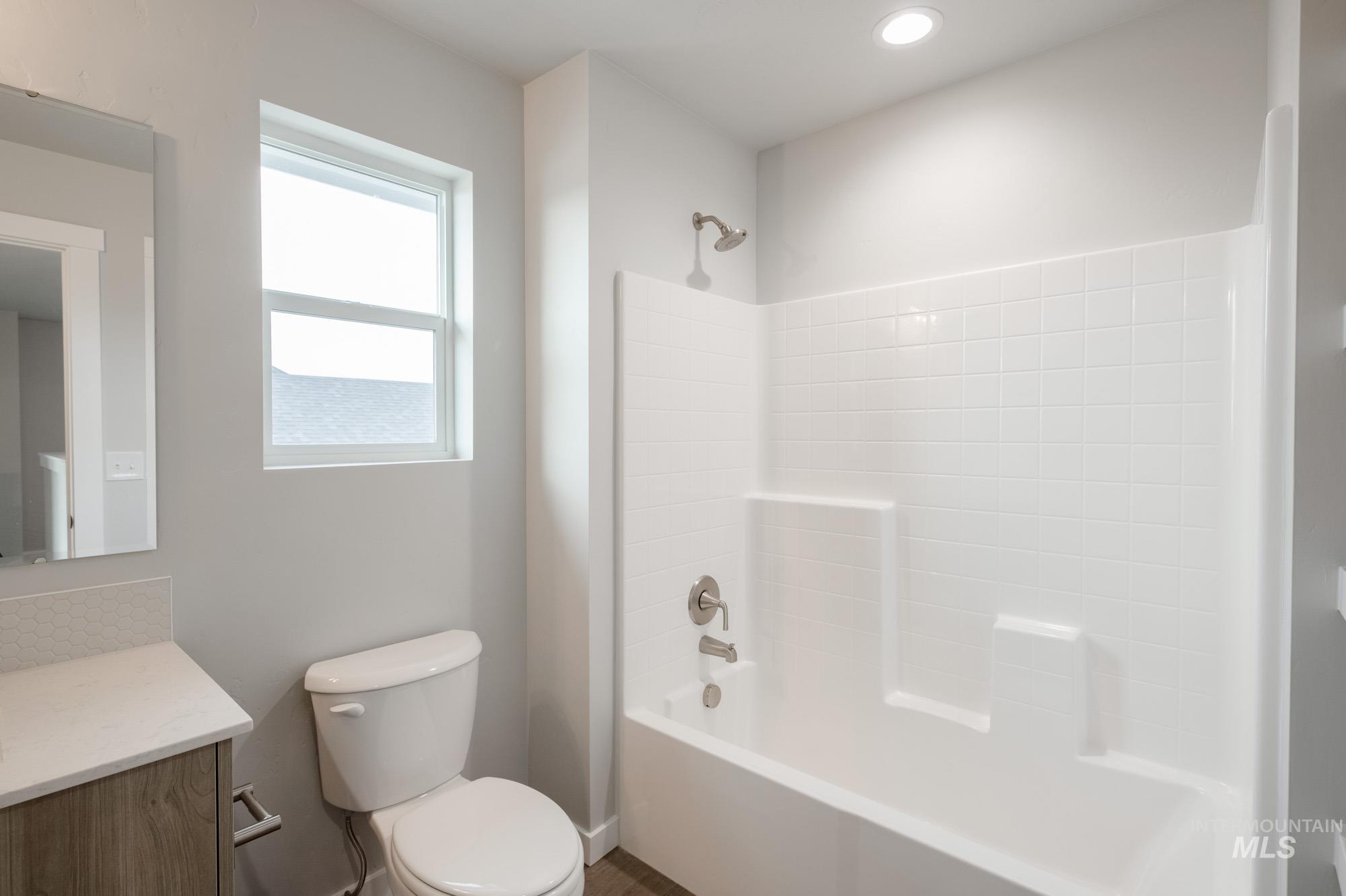 10484 W Teratai St, Star, Idaho 83669, 3 Bedrooms, 2.5 Bathrooms, Residential For Sale, Price $464,990,MLS 98967479