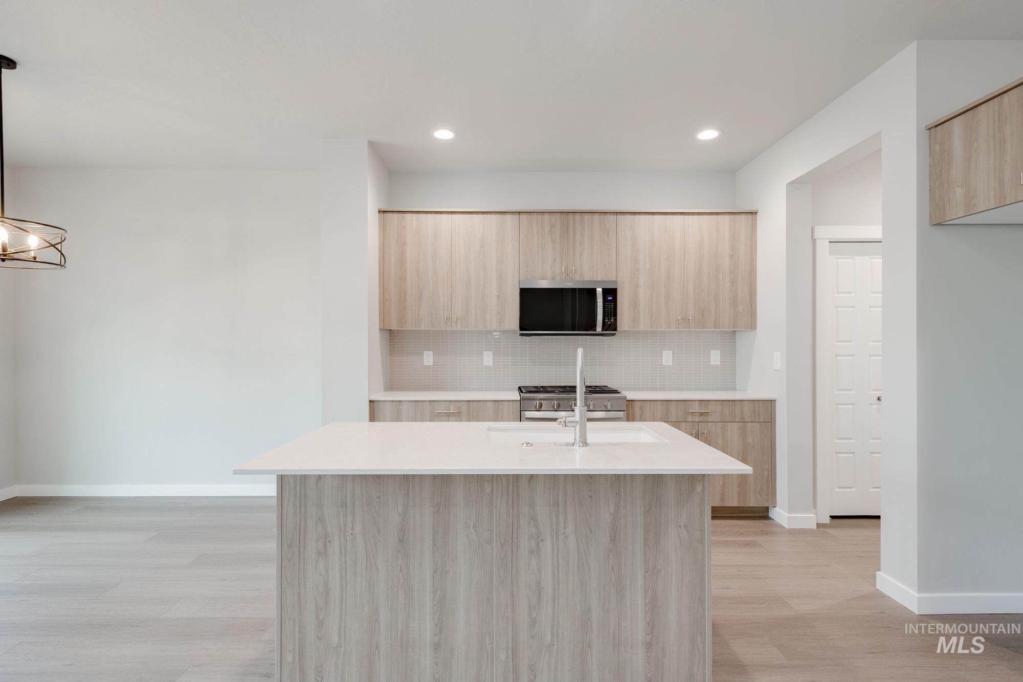 10484 W Teratai St, Star, Idaho 83669, 3 Bedrooms, 2.5 Bathrooms, Residential For Sale, Price $464,990,MLS 98967479