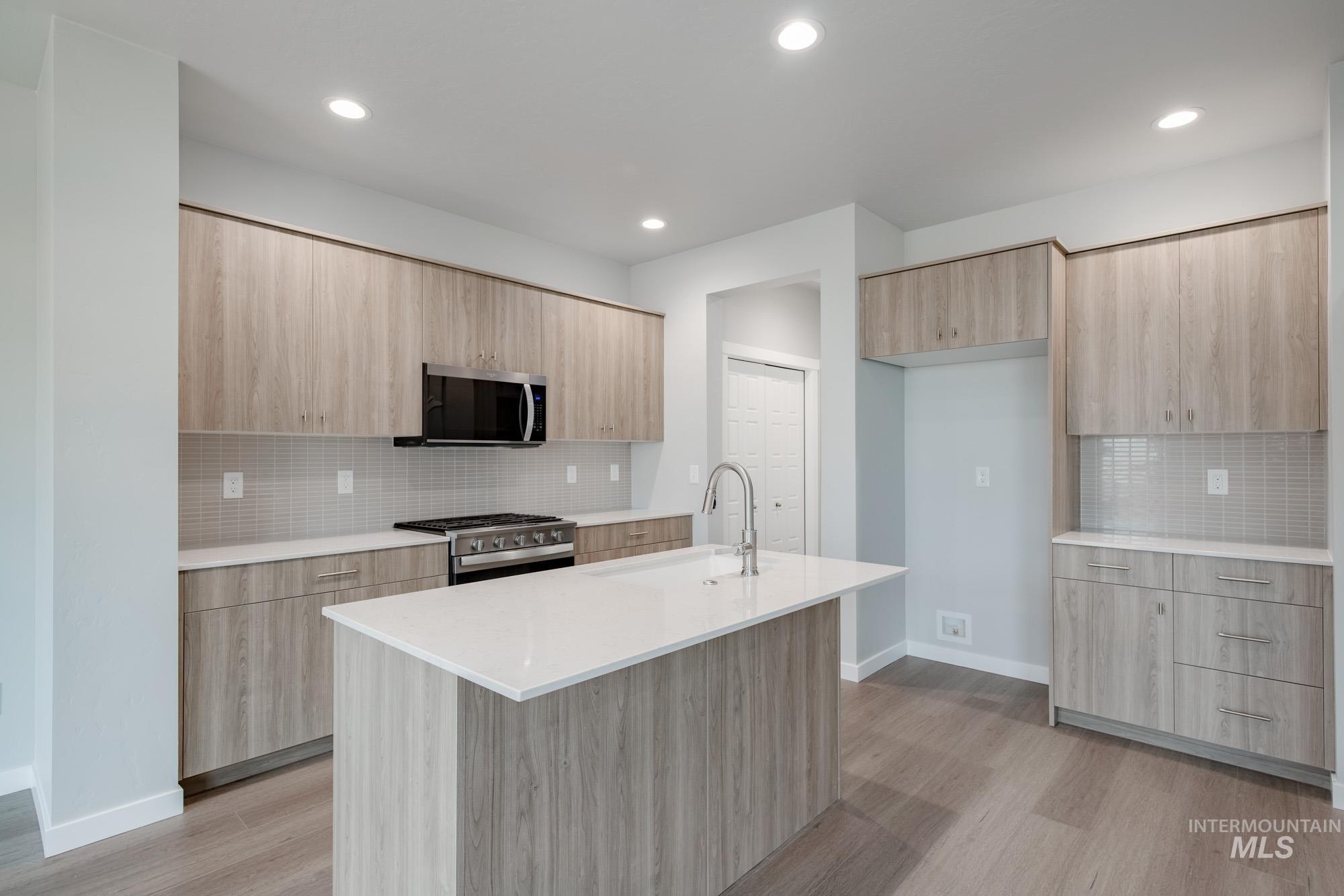 10484 W Teratai St, Star, Idaho 83669, 3 Bedrooms, 2.5 Bathrooms, Residential For Sale, Price $464,990,MLS 98967479