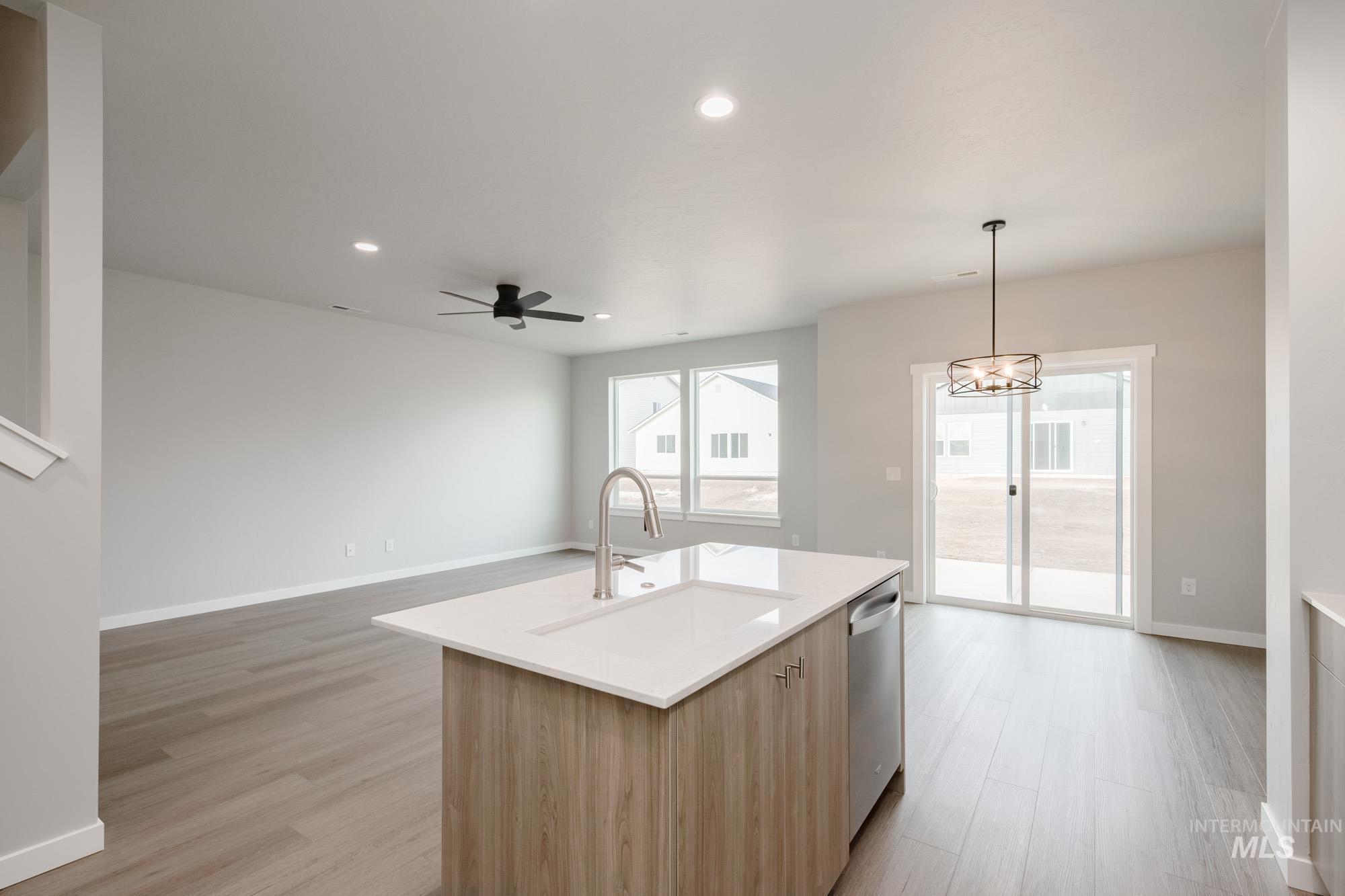 10484 W Teratai St, Star, Idaho 83669, 3 Bedrooms, 2.5 Bathrooms, Residential For Sale, Price $464,990,MLS 98967479