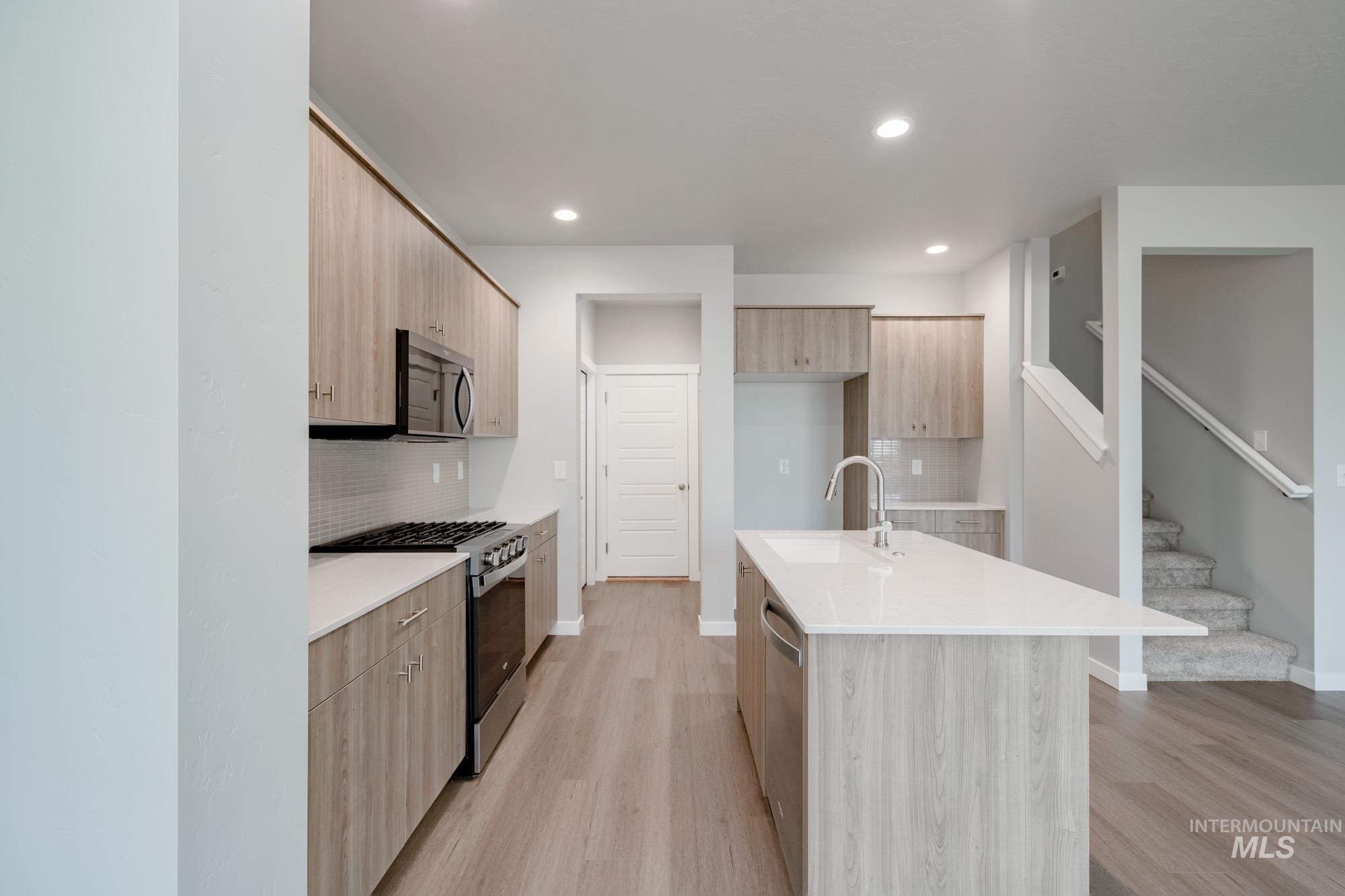 10484 W Teratai St, Star, Idaho 83669, 3 Bedrooms, 2.5 Bathrooms, Residential For Sale, Price $464,990,MLS 98967479