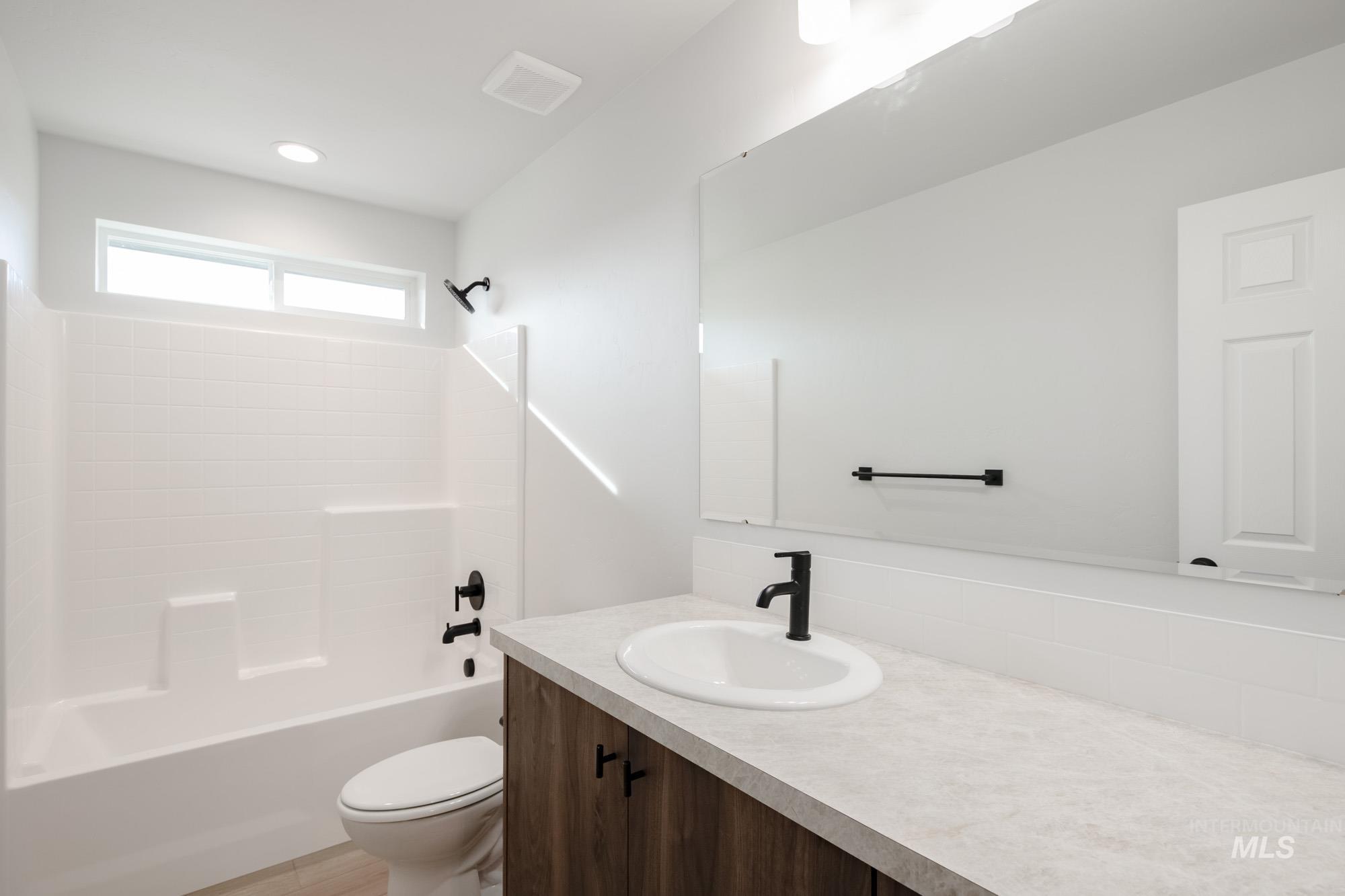 3905 E Jamestown Dr, Nampa, Idaho 83686, 4 Bedrooms, 2.5 Bathrooms, Residential For Sale, Price $469,990,MLS 98967480