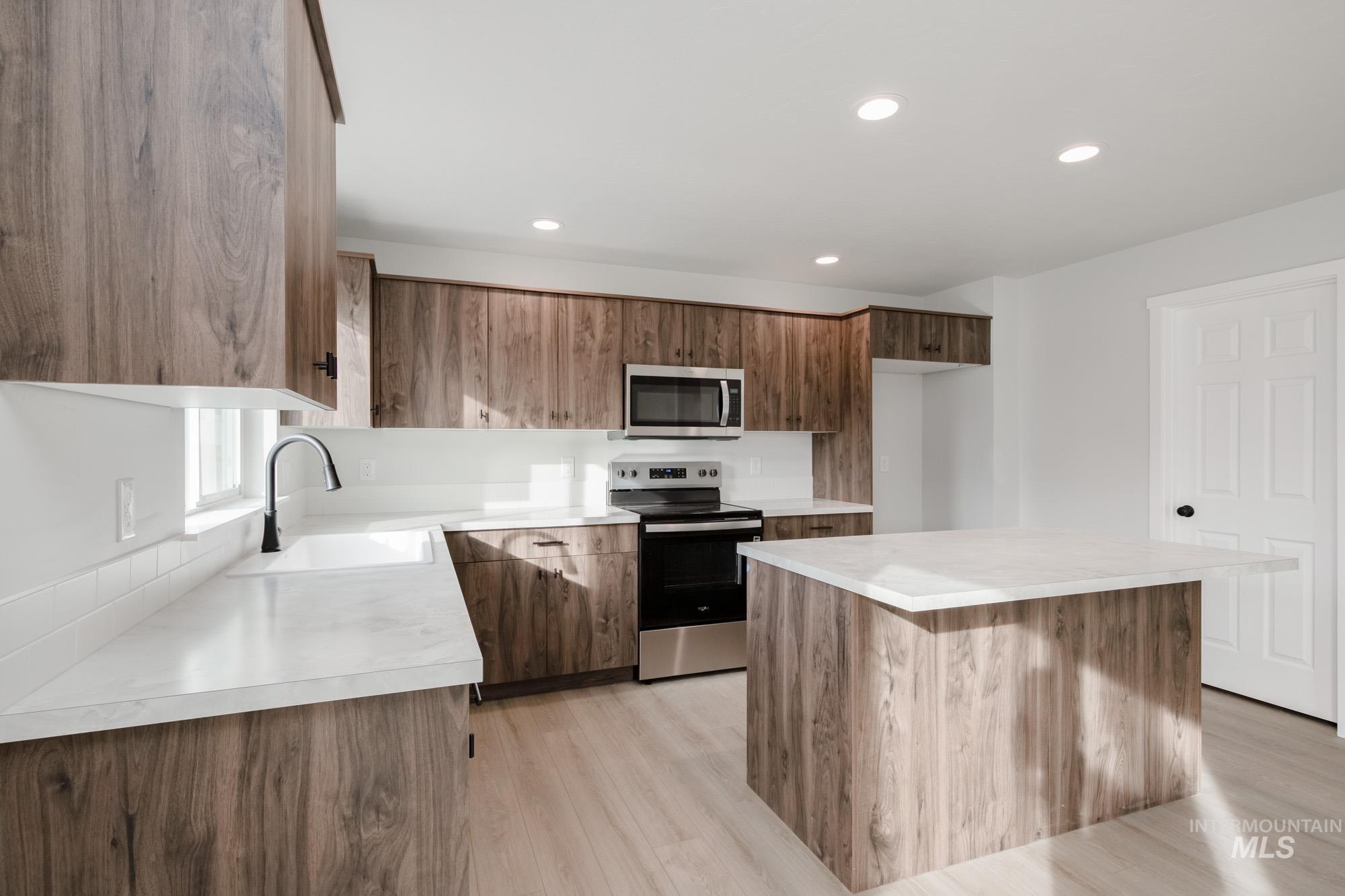 3905 E Jamestown Dr, Nampa, Idaho 83686, 4 Bedrooms, 2.5 Bathrooms, Residential For Sale, Price $469,990,MLS 98967480