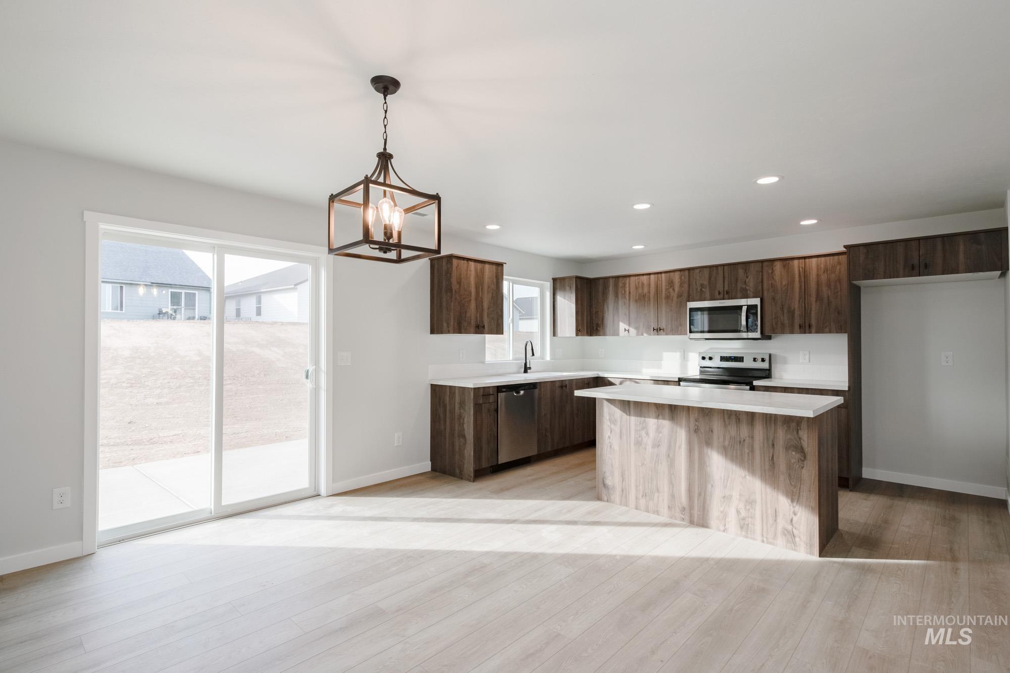 3905 E Jamestown Dr, Nampa, Idaho 83686, 4 Bedrooms, 2.5 Bathrooms, Residential For Sale, Price $469,990,MLS 98967480