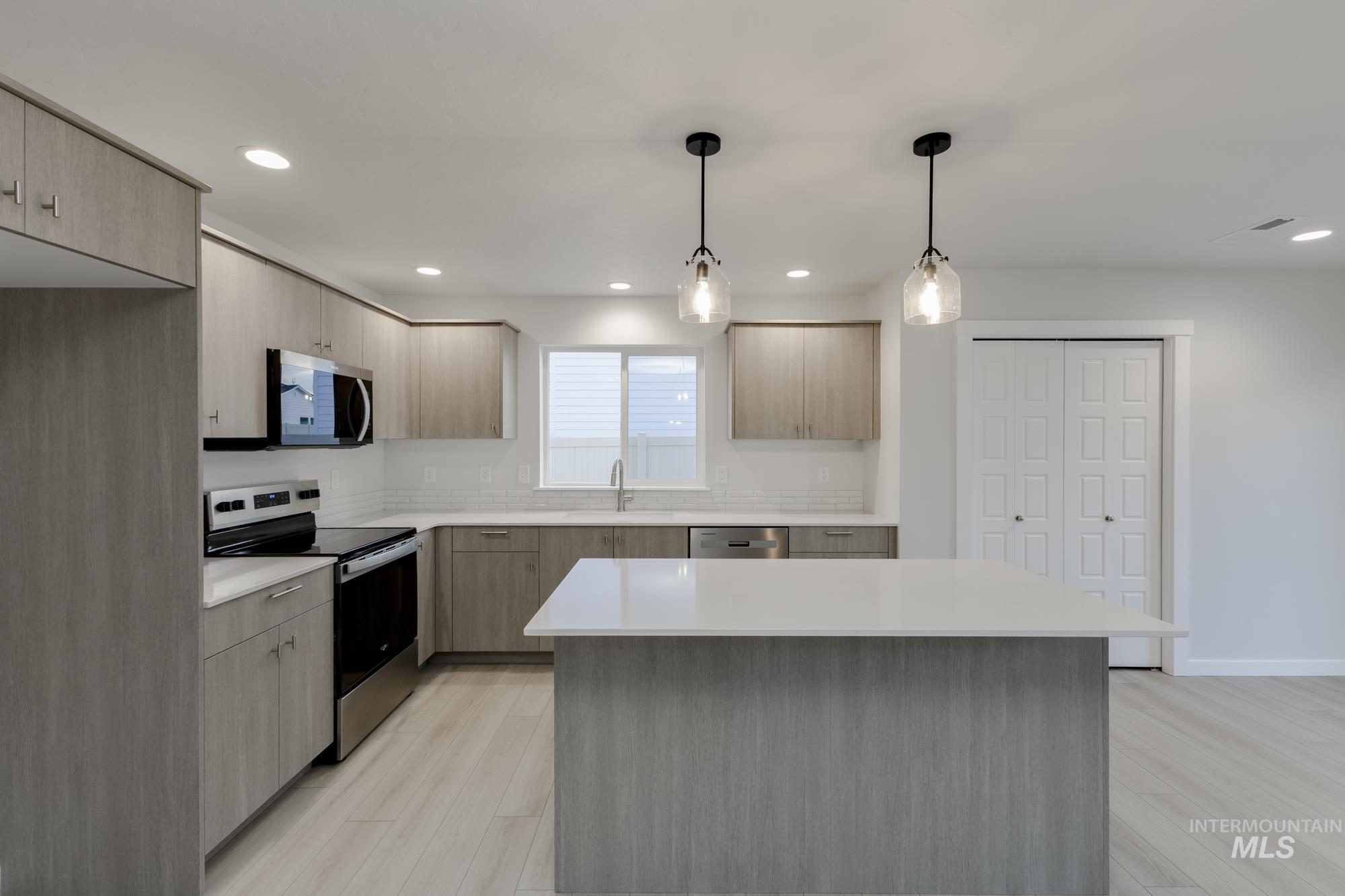 16725 Sentinel Ave, Caldwell, Idaho 83607, 5 Bedrooms, 3 Bathrooms, Residential For Sale, Price $446,990,MLS 98967486