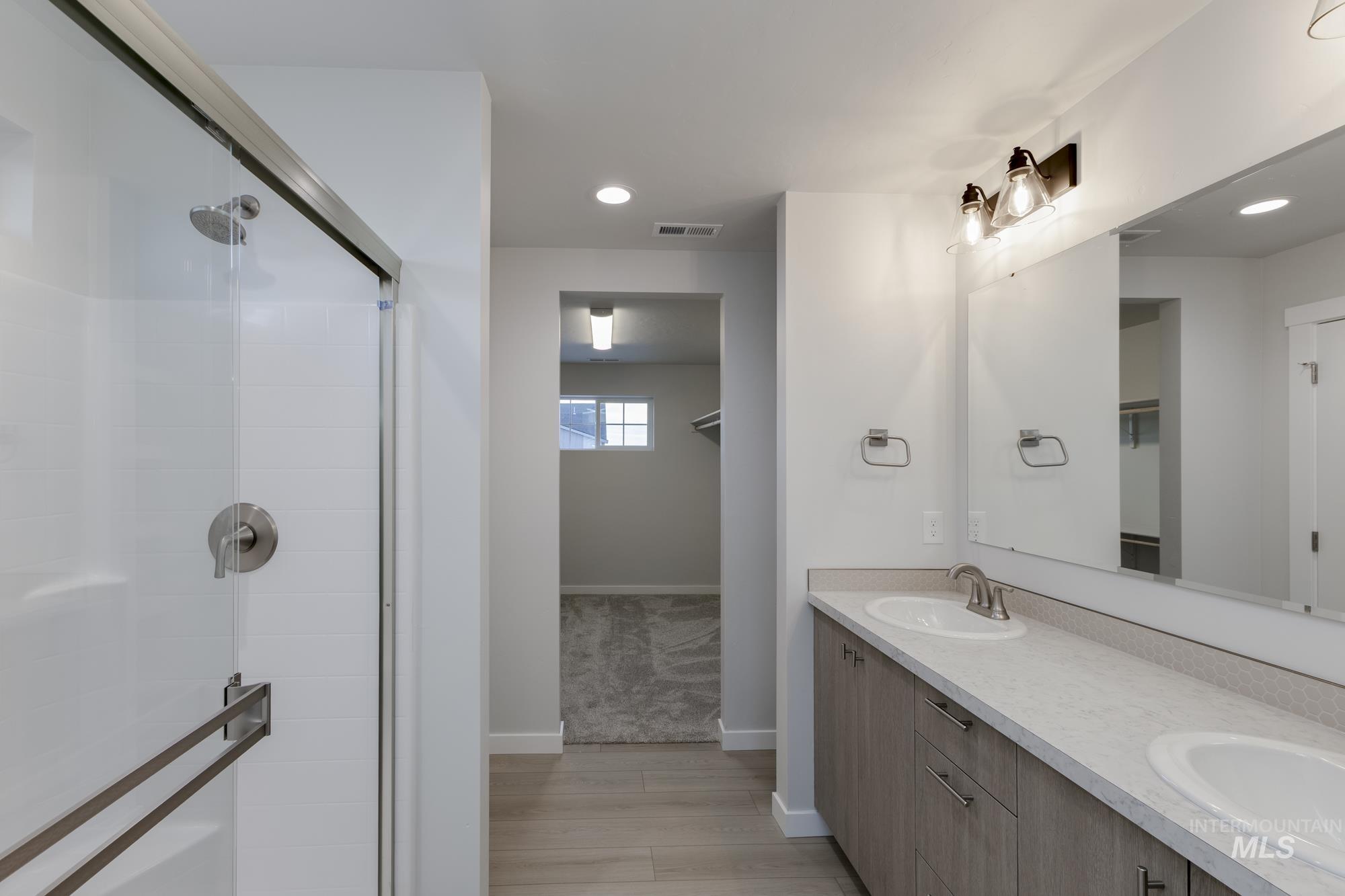 16725 Sentinel Ave, Caldwell, Idaho 83607, 5 Bedrooms, 3 Bathrooms, Residential For Sale, Price $446,990,MLS 98967486