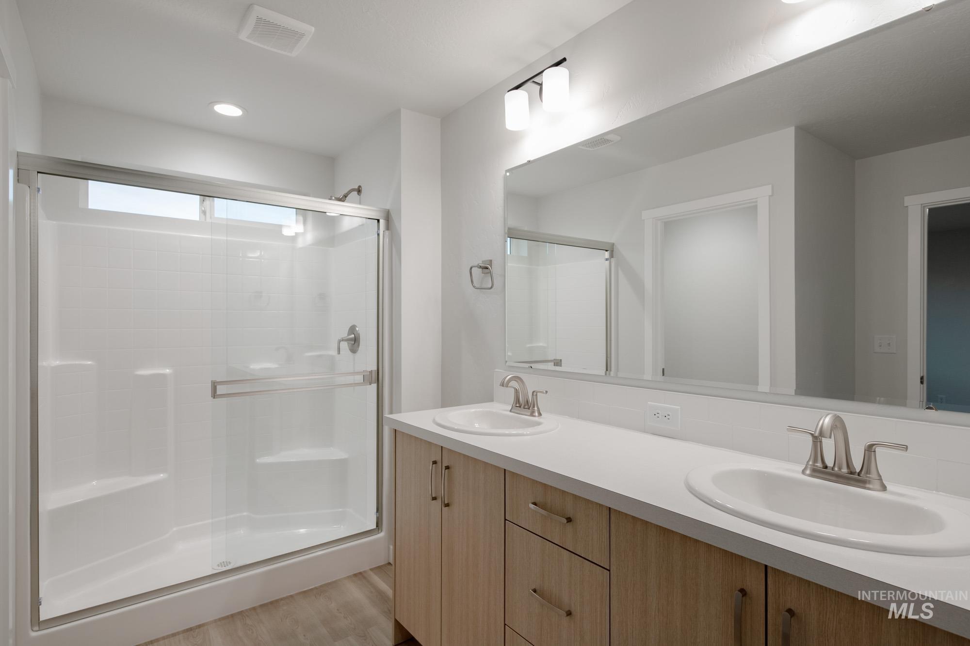 16698 Dunning Way, Caldwell, Idaho 83607, 4 Bedrooms, 2 Bathrooms, Residential For Sale, Price $424,990,MLS 98967489