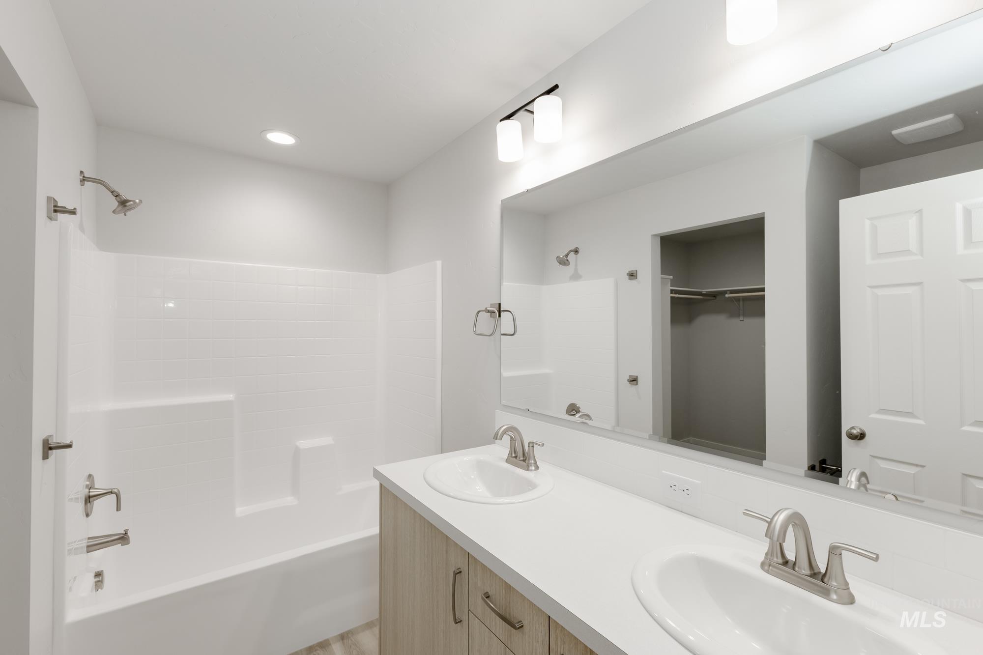 7406 S Menzingers Ave, Meridian, Idaho 83642, 3 Bedrooms, 2 Bathrooms, Residential For Sale, Price $399,990,MLS 98967490