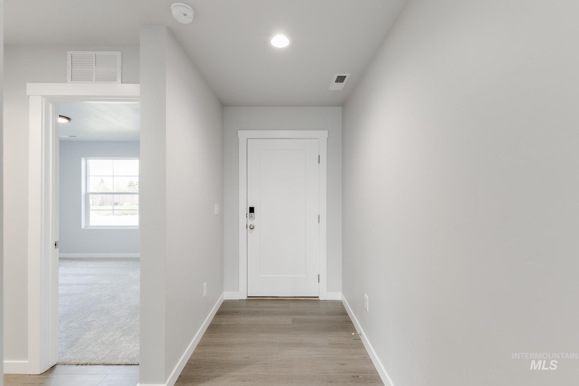 850 N Mirror Creek Way, Meridian, Idaho 83642, 3 Bedrooms, 2 Bathrooms, Residential For Sale, Price $457,990,MLS 98967500