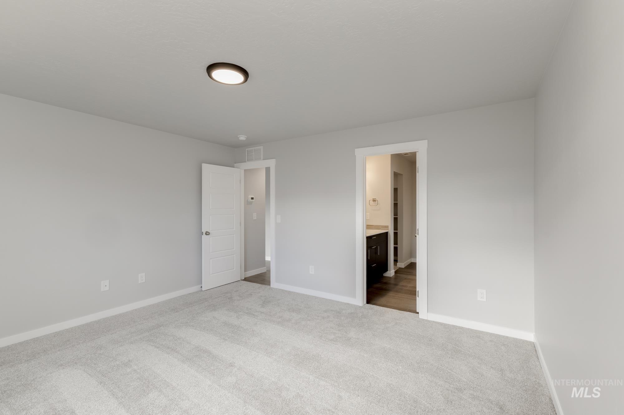 850 N Mirror Creek Way, Meridian, Idaho 83642, 3 Bedrooms, 2 Bathrooms, Residential For Sale, Price $457,990,MLS 98967500