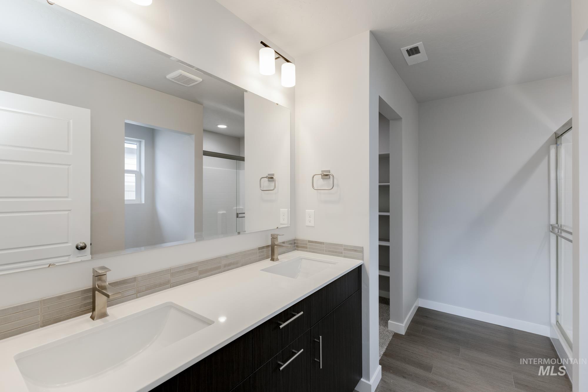 850 N Mirror Creek Way, Meridian, Idaho 83642, 3 Bedrooms, 2 Bathrooms, Residential For Sale, Price $457,990,MLS 98967500