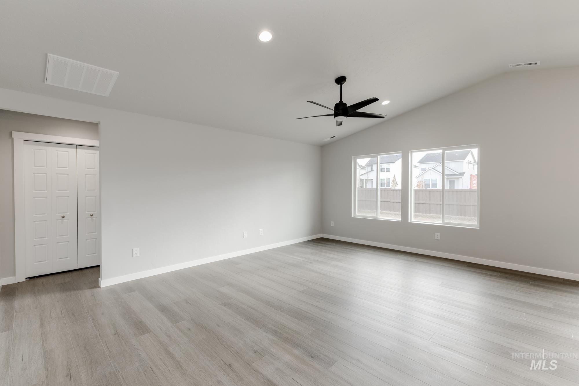 850 N Mirror Creek Way, Meridian, Idaho 83642, 3 Bedrooms, 2 Bathrooms, Residential For Sale, Price $457,990,MLS 98967500