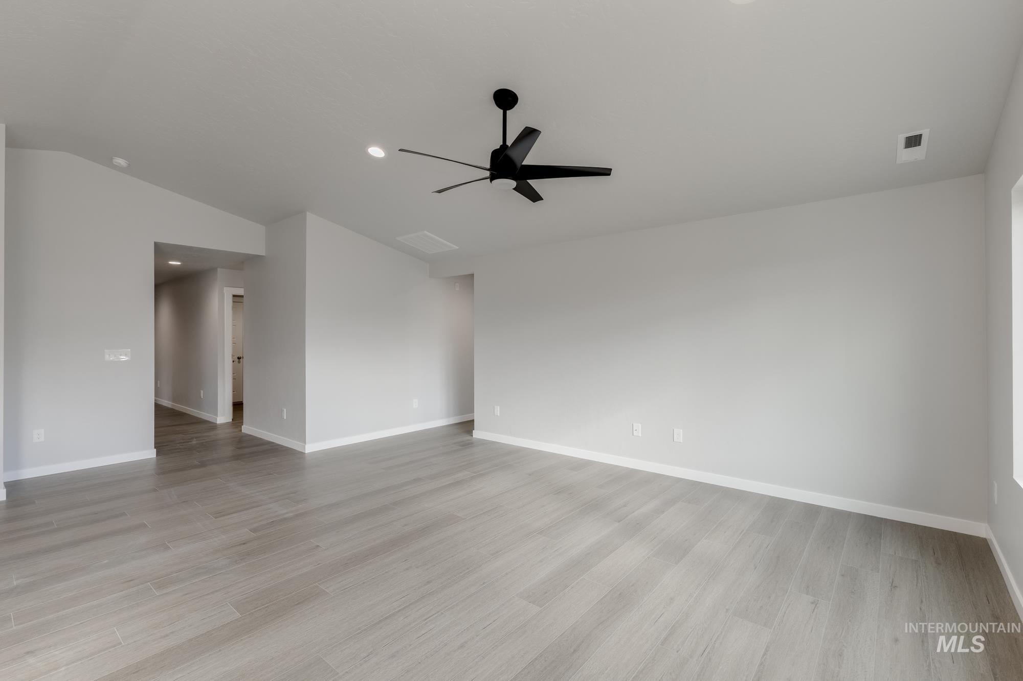 850 N Mirror Creek Way, Meridian, Idaho 83642, 3 Bedrooms, 2 Bathrooms, Residential For Sale, Price $457,990,MLS 98967500