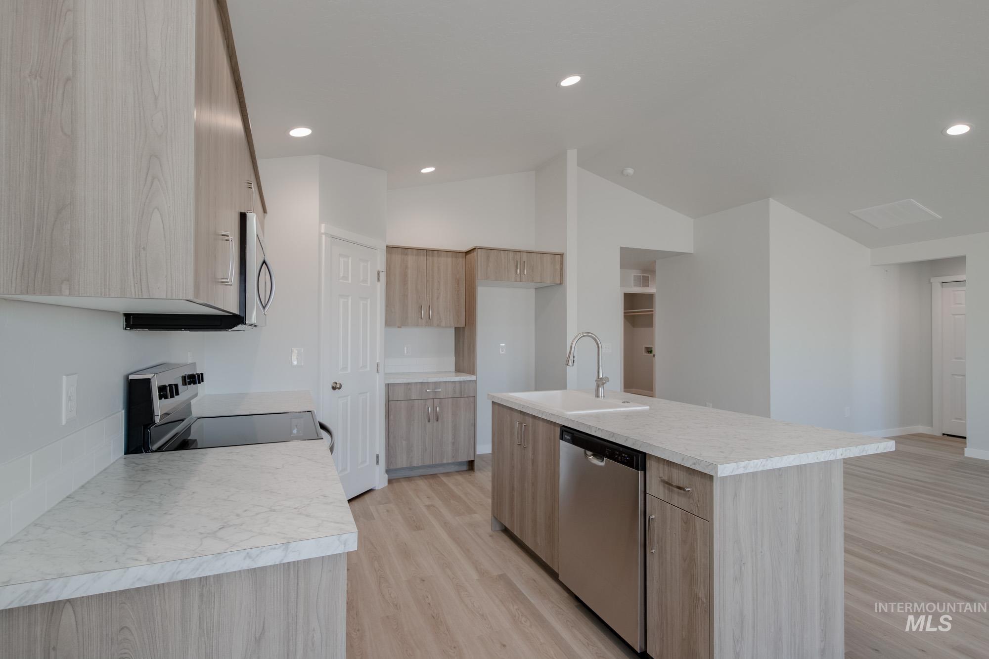 343 N Coltsfoot Ave, Kuna, Idaho 83634, 3 Bedrooms, 2 Bathrooms, Residential For Sale, Price $413,990,MLS 98967501