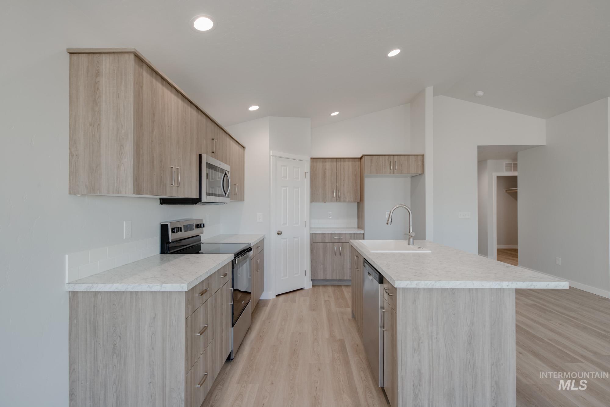 343 N Coltsfoot Ave, Kuna, Idaho 83634, 3 Bedrooms, 2 Bathrooms, Residential For Sale, Price $411,990, 98967501