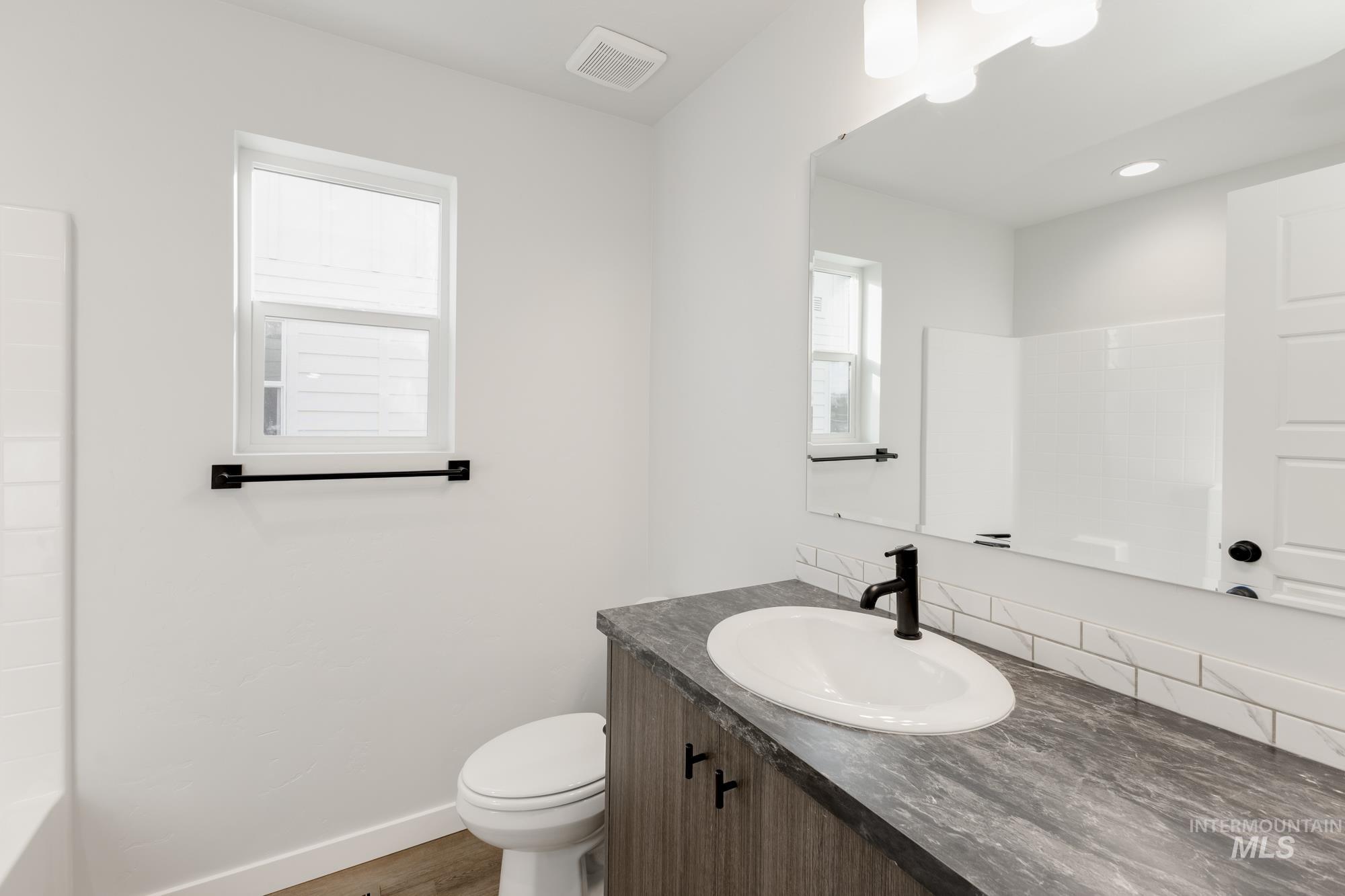 917 N Mirror Creek Way, Meridian, Idaho 83642, 3 Bedrooms, 2.5 Bathrooms, Residential For Sale, Price $474,990,MLS 98967502