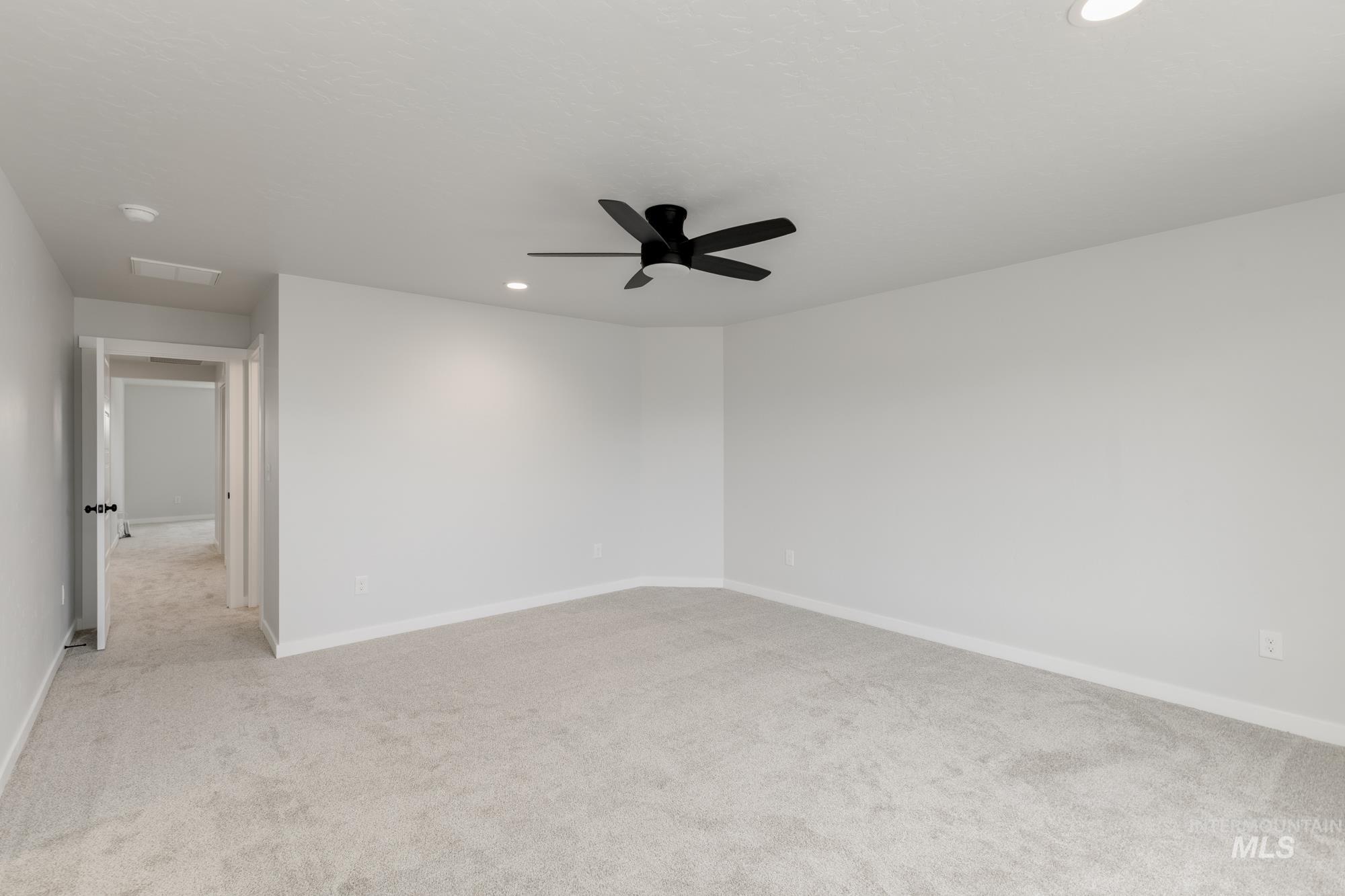 917 N Mirror Creek Way, Meridian, Idaho 83642, 3 Bedrooms, 2.5 Bathrooms, Residential For Sale, Price $474,990,MLS 98967502