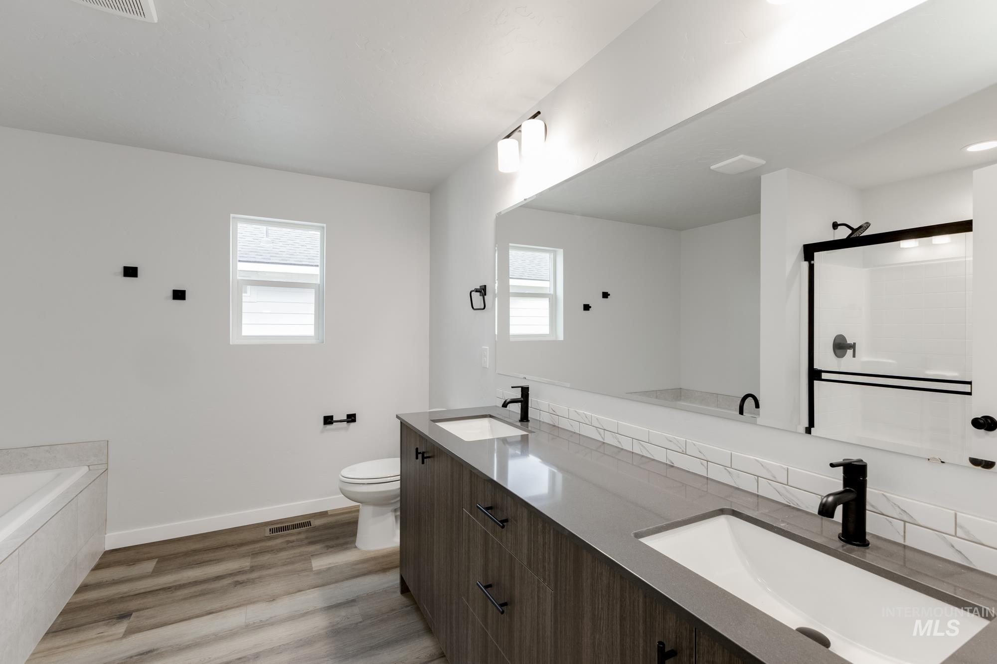 917 N Mirror Creek Way, Meridian, Idaho 83642, 3 Bedrooms, 2.5 Bathrooms, Residential For Sale, Price $474,990,MLS 98967502