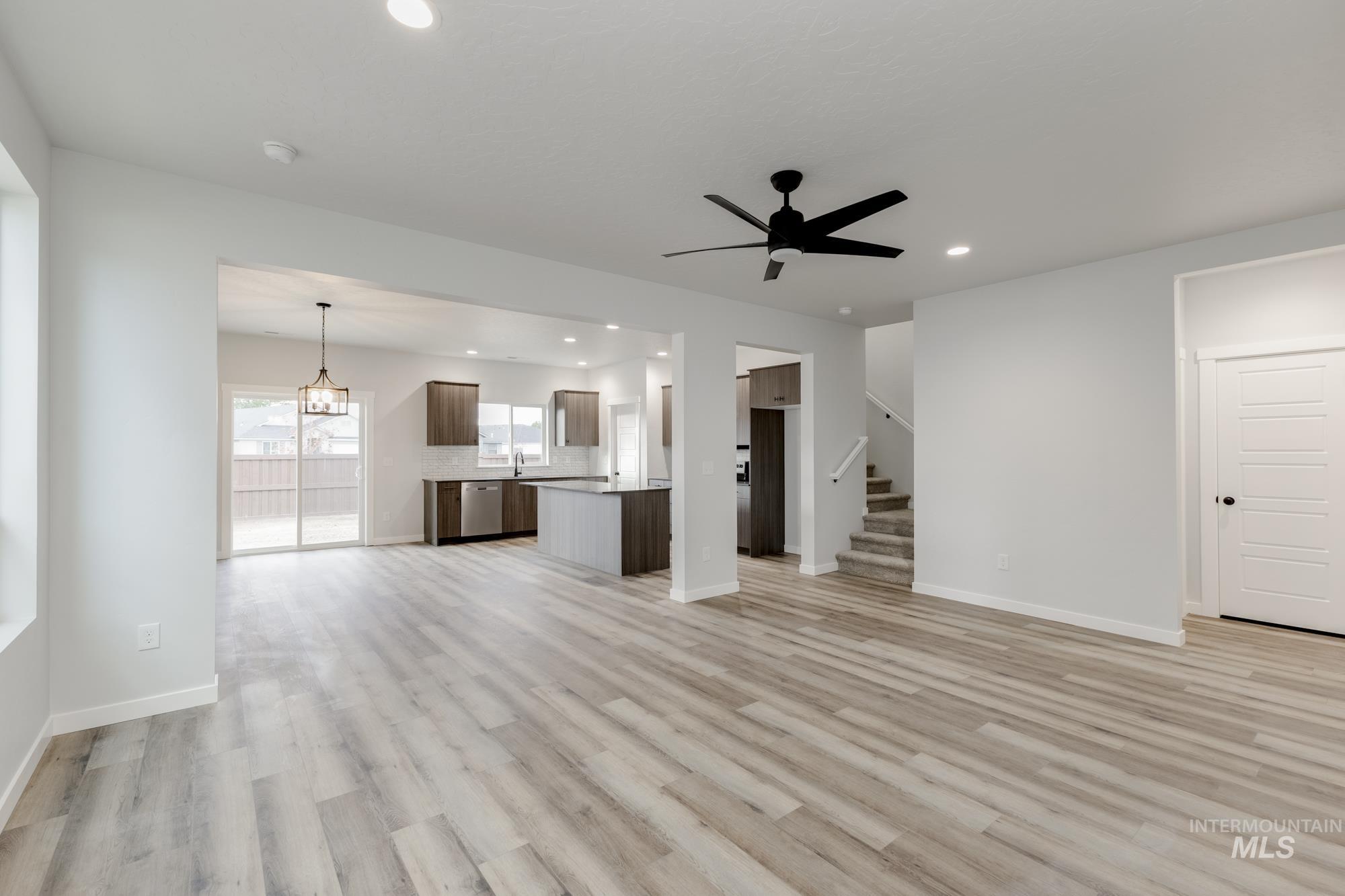 917 N Mirror Creek Way, Meridian, Idaho 83642, 3 Bedrooms, 2.5 Bathrooms, Residential For Sale, Price $474,990,MLS 98967502