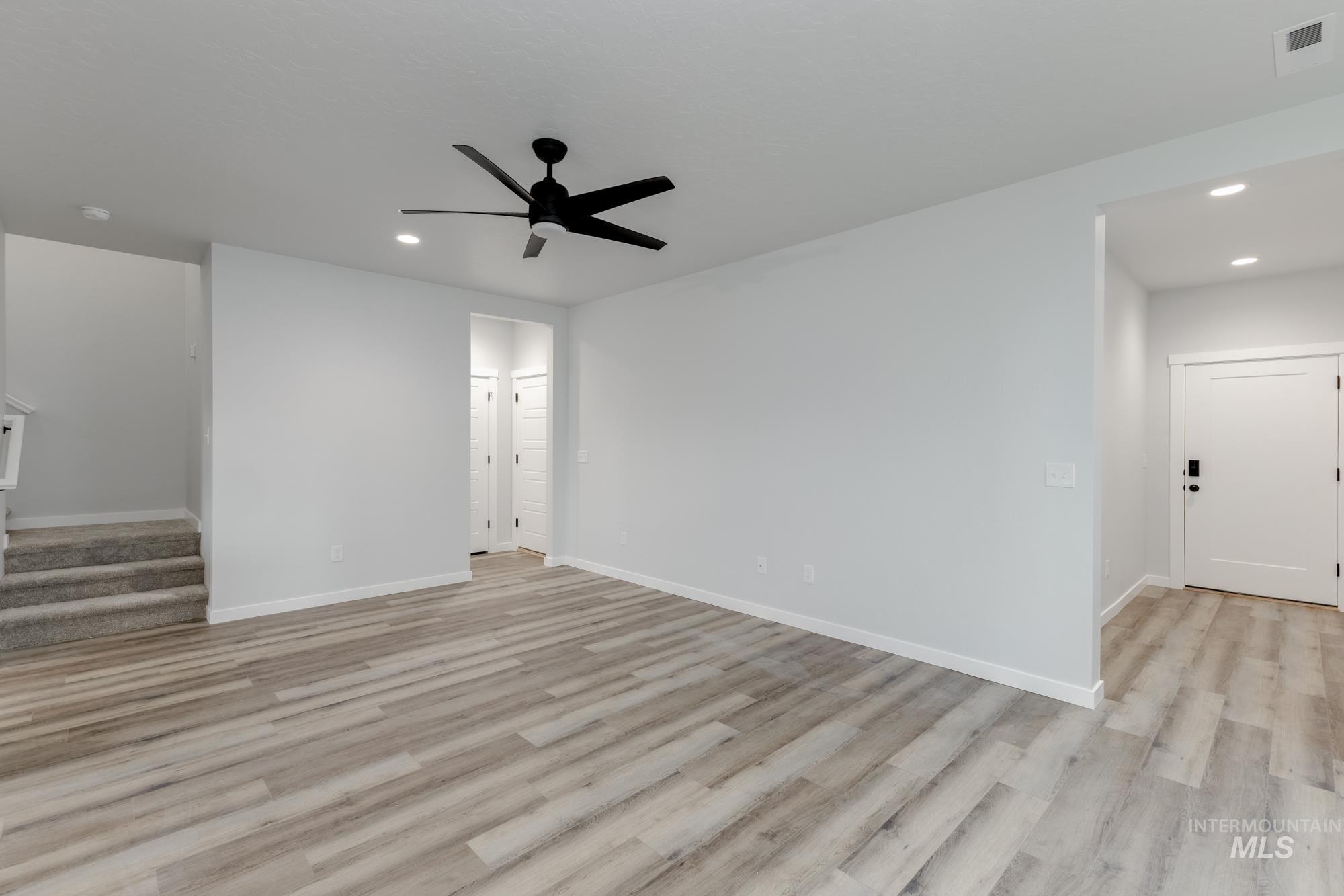 917 N Mirror Creek Way, Meridian, Idaho 83642, 3 Bedrooms, 2.5 Bathrooms, Residential For Sale, Price $474,990,MLS 98967502