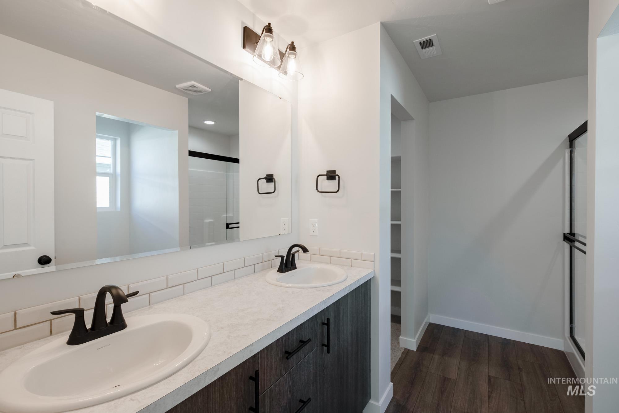 312 N Meadowsweet Ave, Kuna, Idaho 83634, 3 Bedrooms, 2 Bathrooms, Residential For Sale, Price $412,990, 98967504