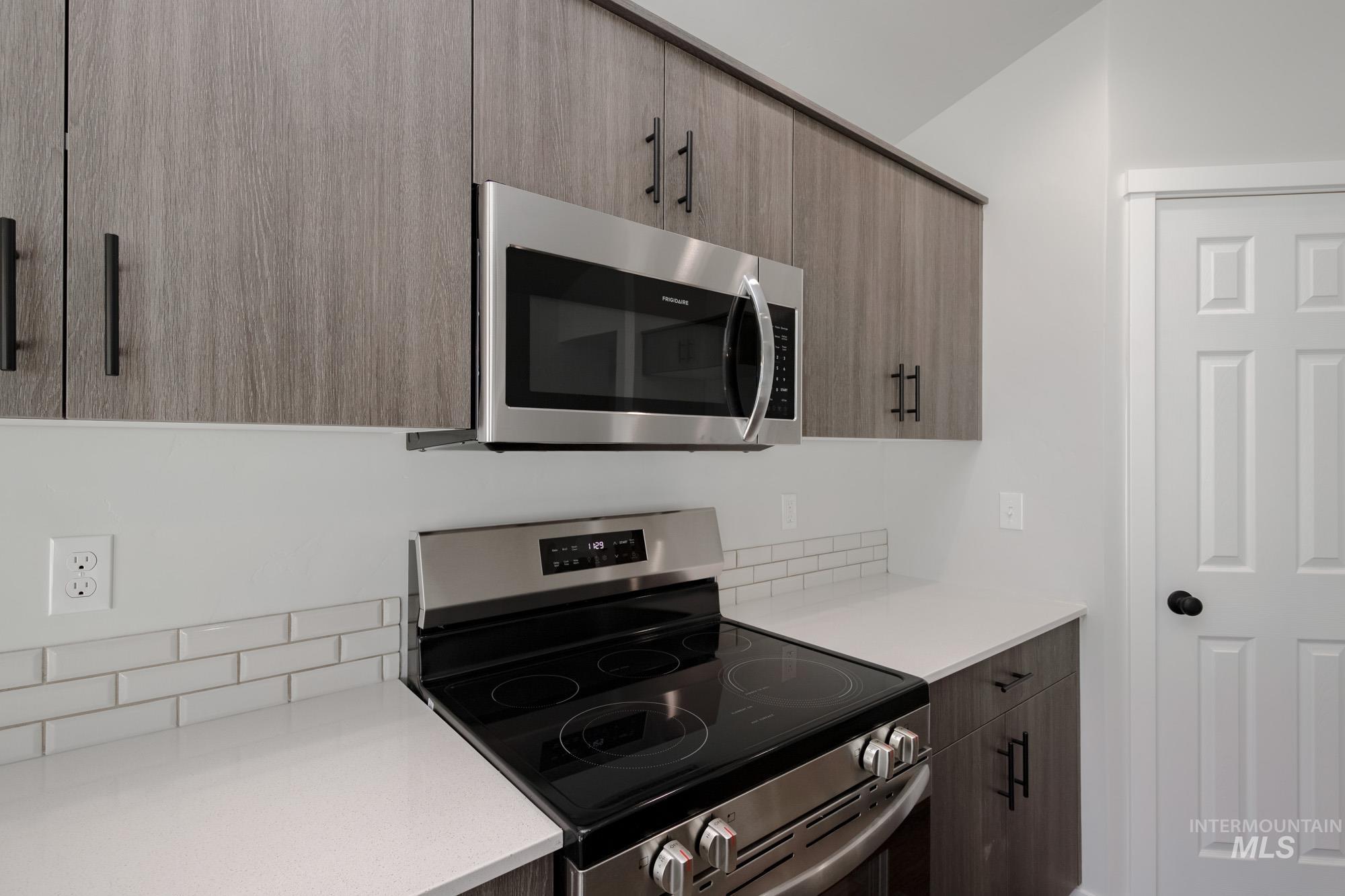 312 N Meadowsweet Ave, Kuna, Idaho 83634, 3 Bedrooms, 2 Bathrooms, Residential For Sale, Price $414,990,MLS 98967504