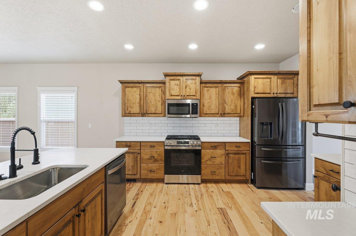 376 E Kite Dr, Eagle, Idaho 83616, 5 Bedrooms, 3.5 Bathrooms, Residential For Sale, Price $855,000,MLS 98967505