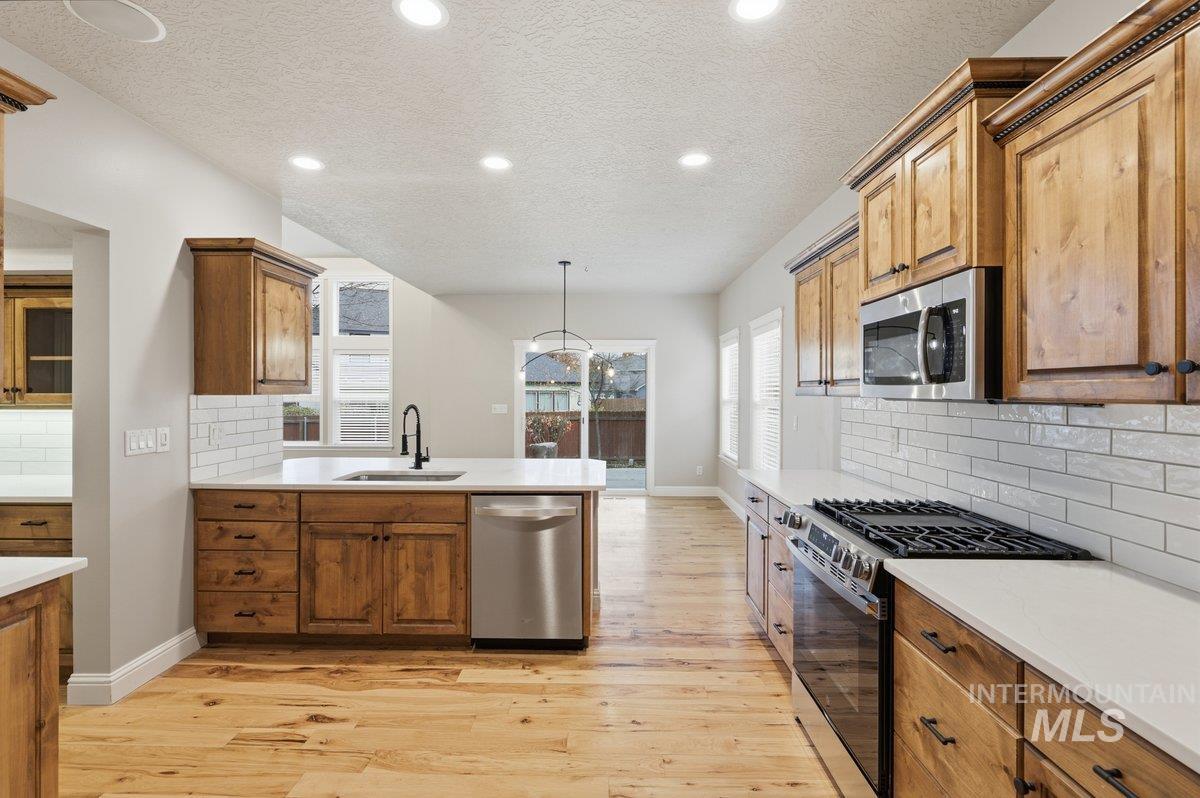 376 E Kite Dr, Eagle, Idaho 83616, 5 Bedrooms, 3.5 Bathrooms, Residential For Sale, Price $855,000,MLS 98967505