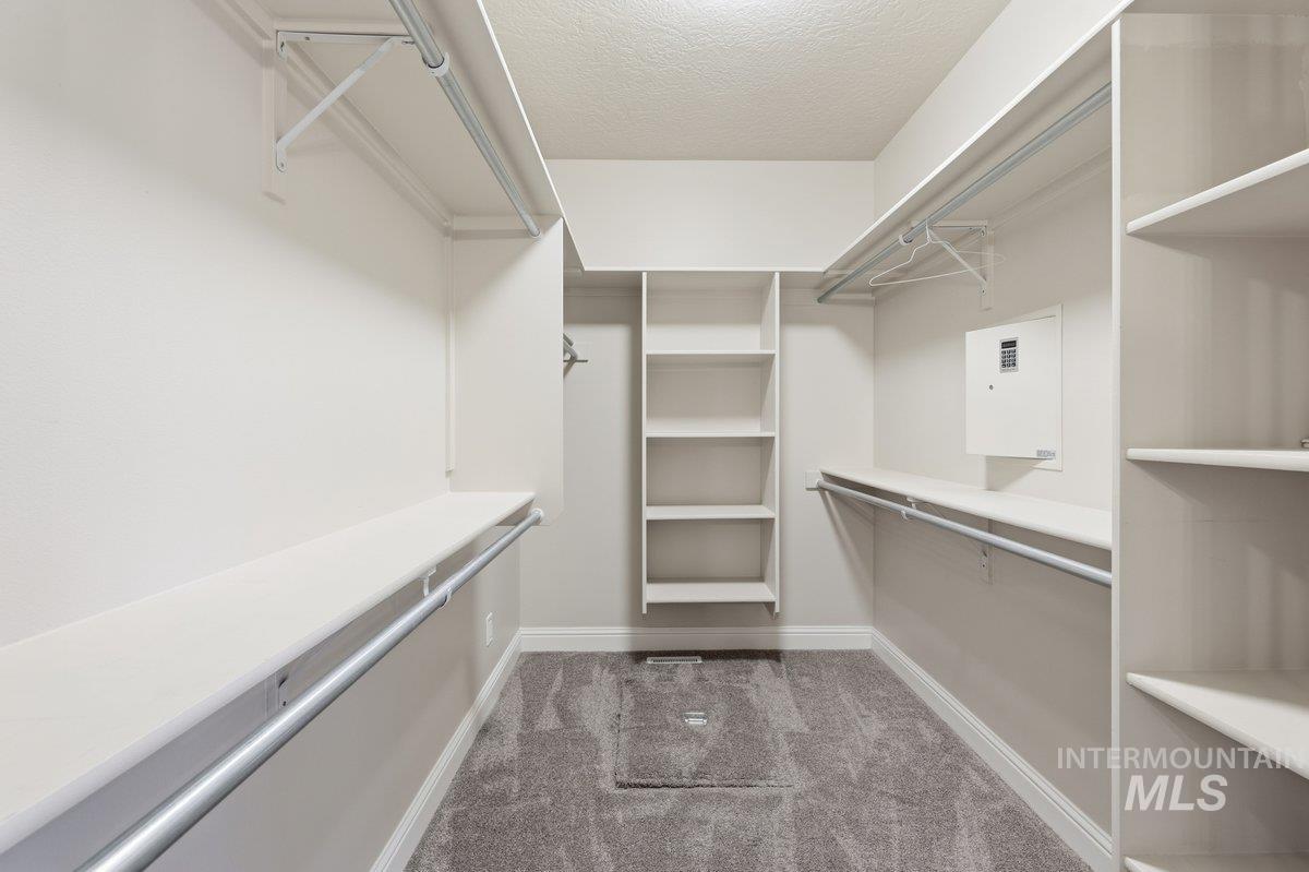 376 E Kite Dr, Eagle, Idaho 83616, 5 Bedrooms, 3.5 Bathrooms, Residential For Sale, Price $855,000,MLS 98967505