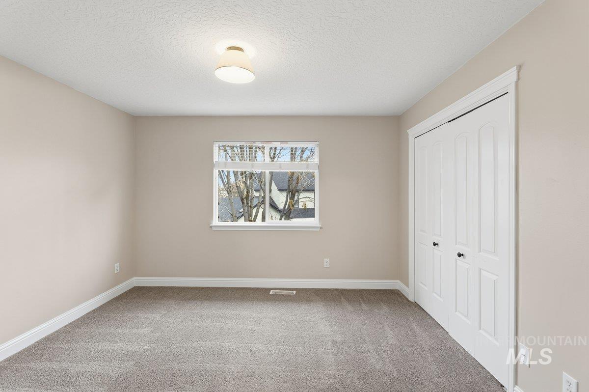 376 E Kite Dr, Eagle, Idaho 83616, 5 Bedrooms, 3.5 Bathrooms, Residential For Sale, Price $855,000,MLS 98967505