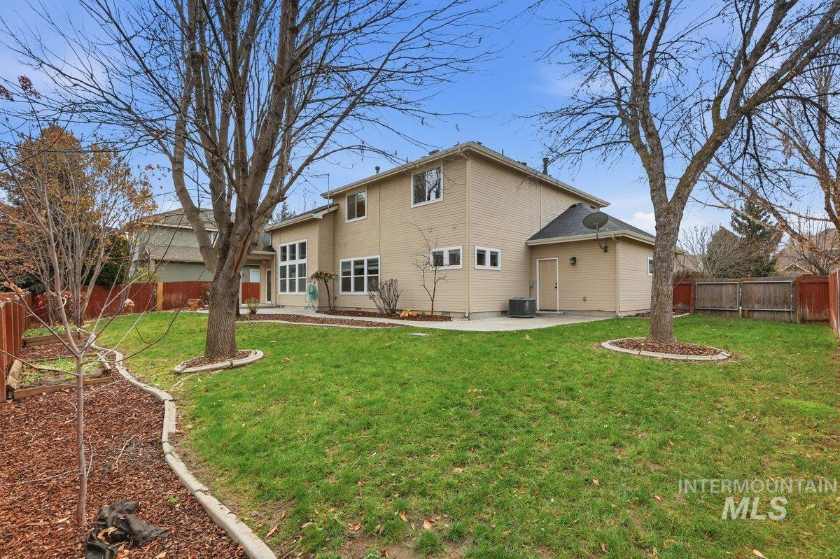 376 E Kite Dr, Eagle, Idaho 83616, 5 Bedrooms, 3.5 Bathrooms, Residential For Sale, Price $855,000,MLS 98967505