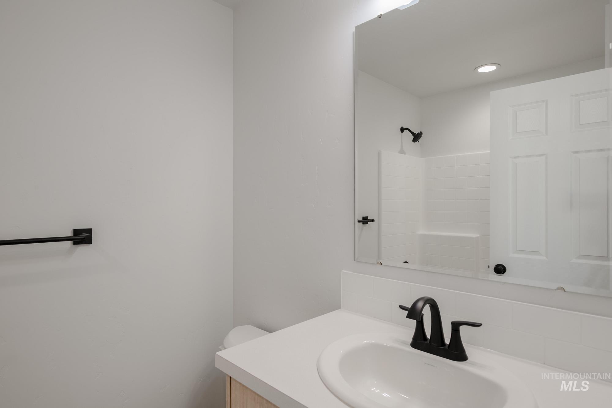 347 N Meadowsweet Ave, Kuna, Idaho 83634, 3 Bedrooms, 2 Bathrooms, Residential For Sale, Price $379,990,MLS 98967508