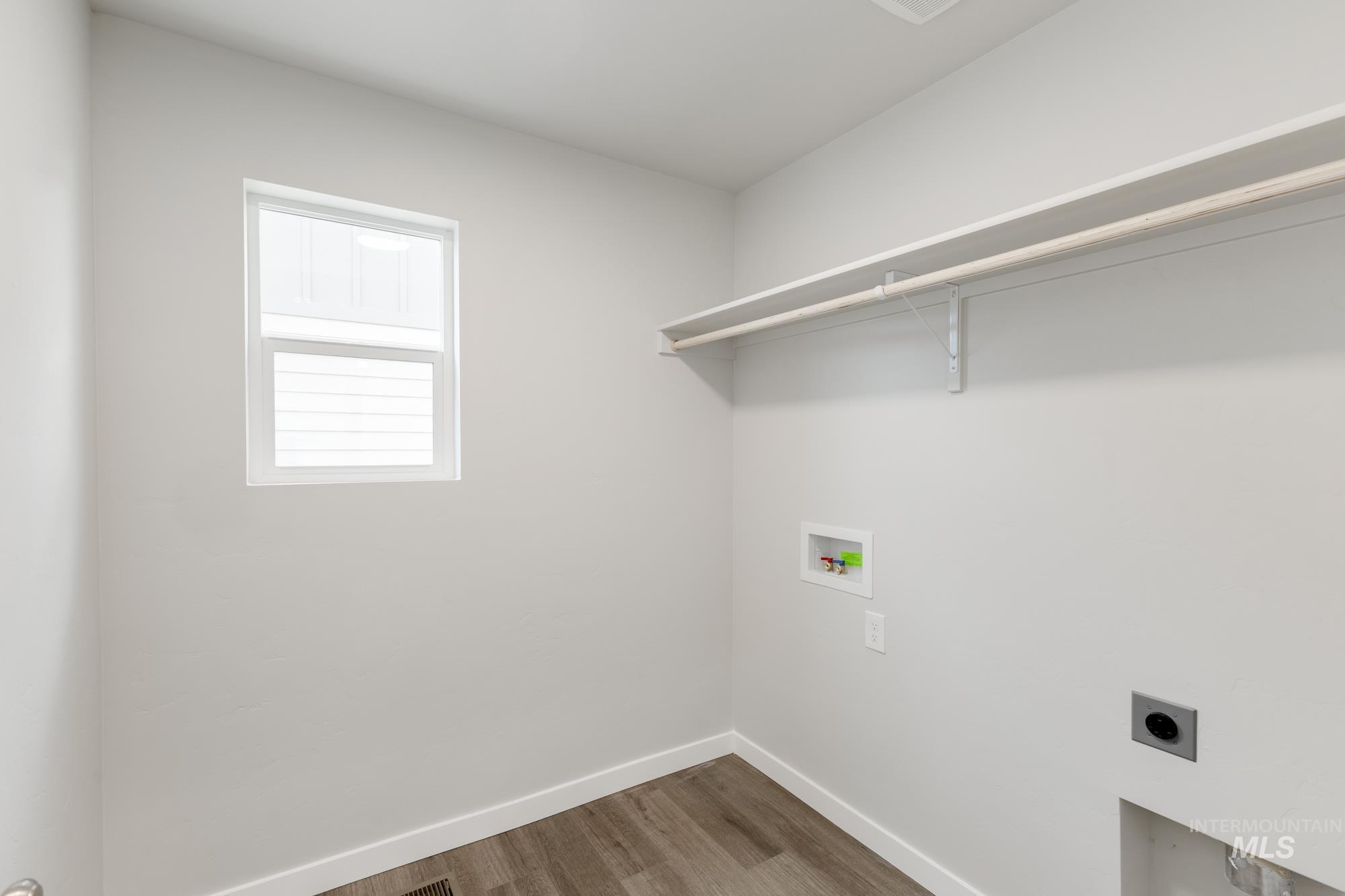 903 N Mirror Creek Way, Meridian, Idaho 83642, 4 Bedrooms, 2.5 Bathrooms, Residential For Sale, Price $504,990, 98967509