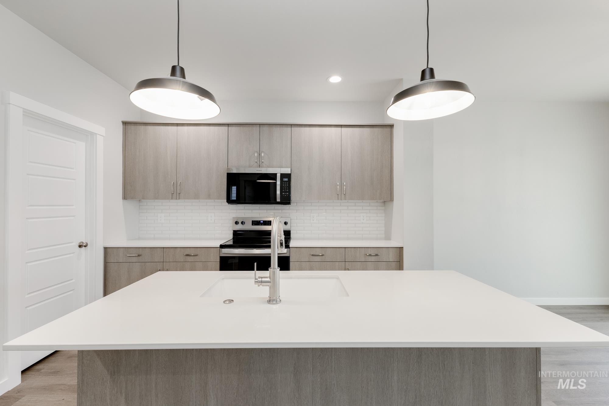 903 N Mirror Creek Way, Meridian, Idaho 83642, 4 Bedrooms, 2.5 Bathrooms, Residential For Sale, Price $504,990, 98967509