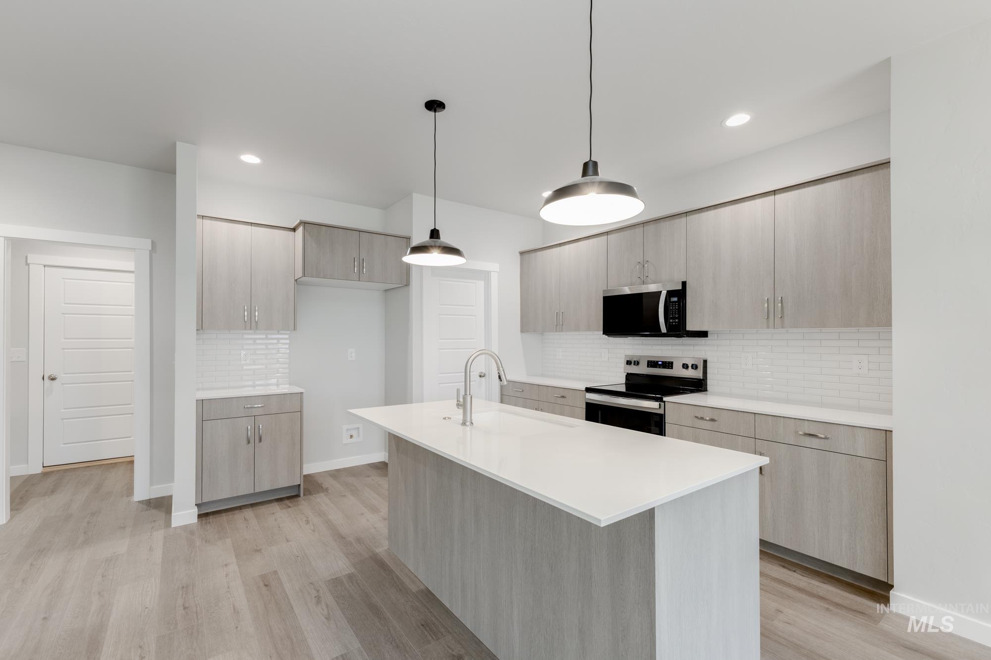 903 N Mirror Creek Way, Meridian, Idaho 83642, 4 Bedrooms, 2.5 Bathrooms, Residential For Sale, Price $509,990,MLS 98967509