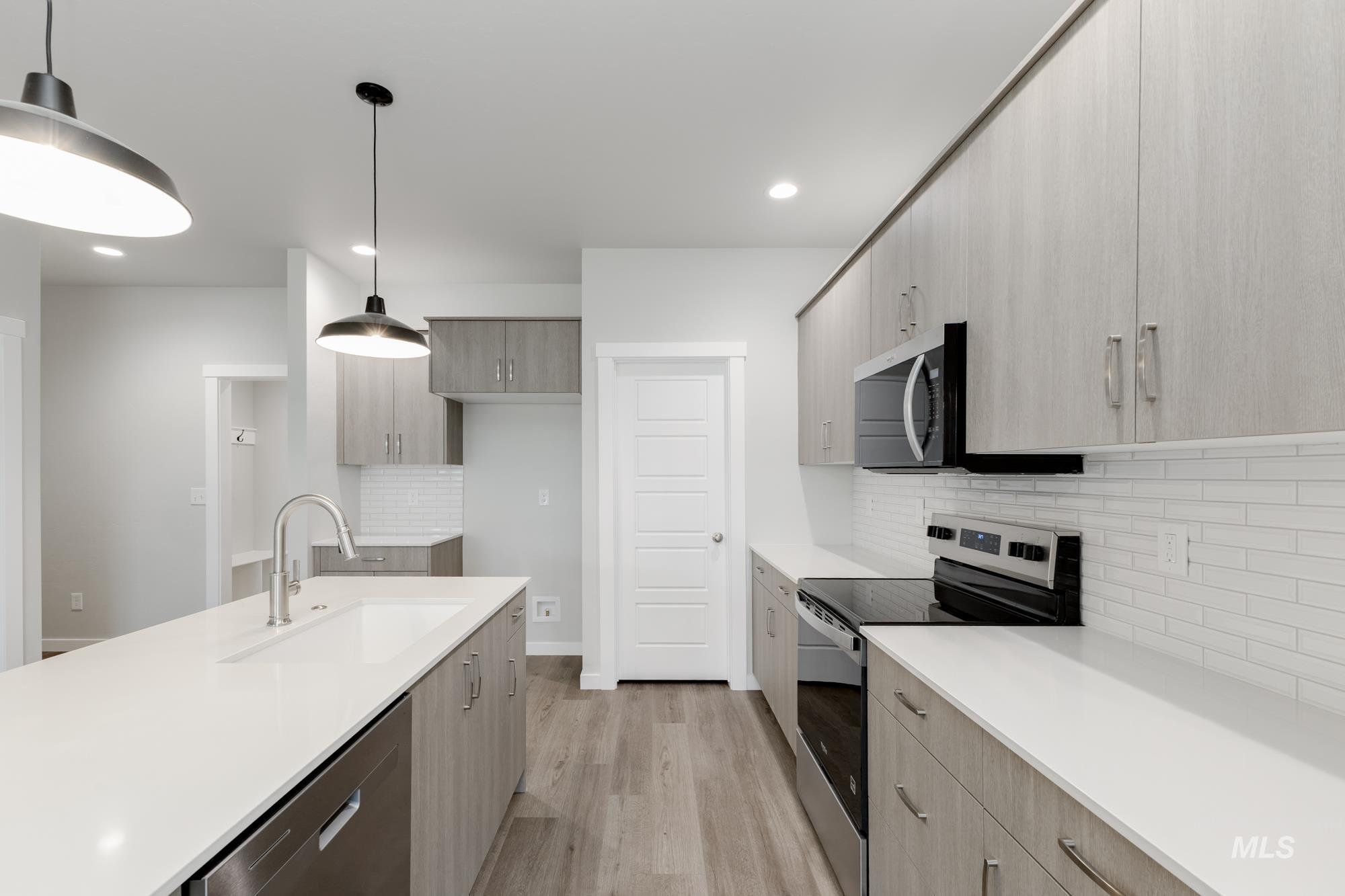 903 N Mirror Creek Way, Meridian, Idaho 83642, 4 Bedrooms, 2.5 Bathrooms, Residential For Sale, Price $509,990,MLS 98967509