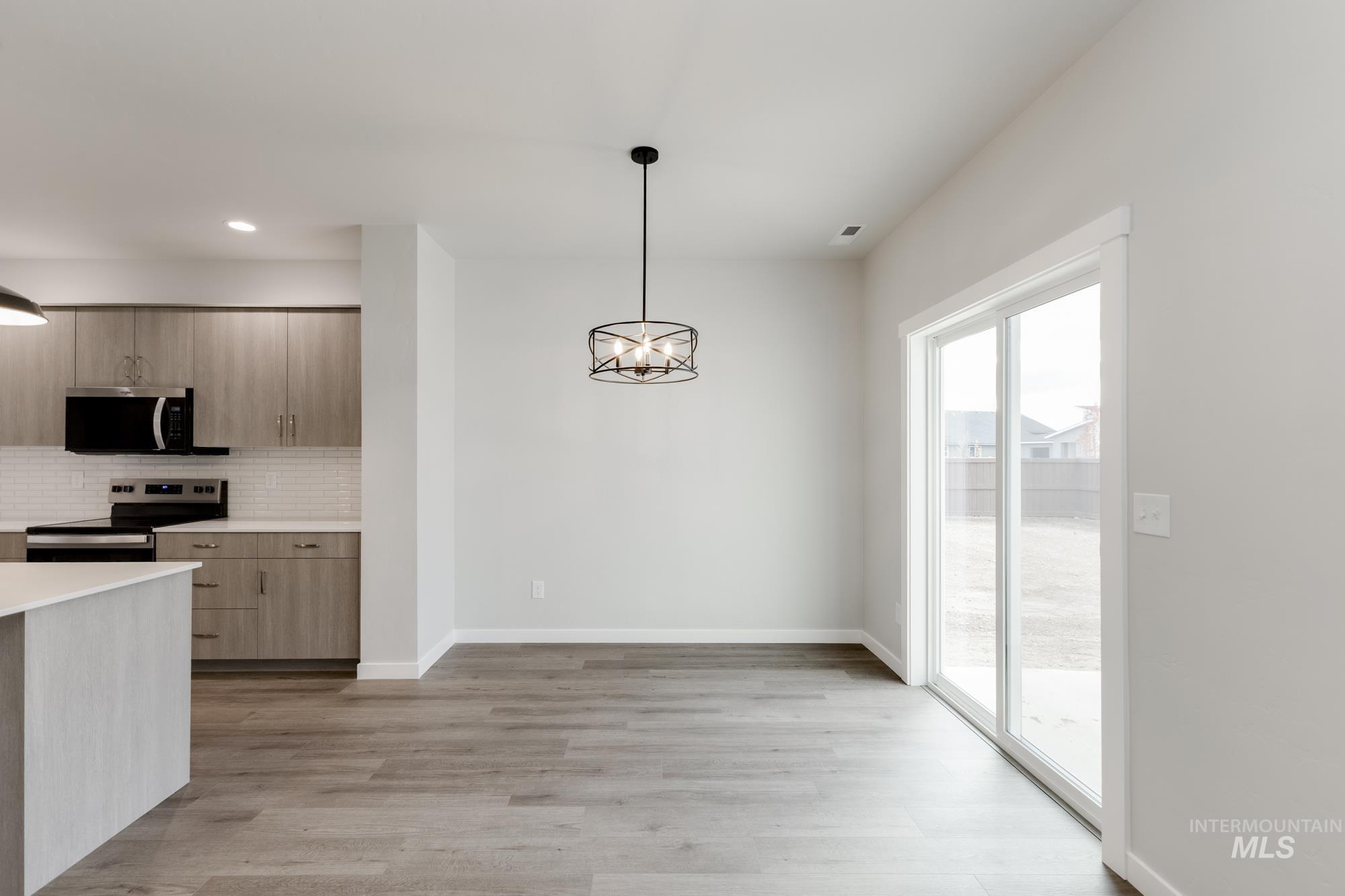 903 N Mirror Creek Way, Meridian, Idaho 83642, 4 Bedrooms, 2.5 Bathrooms, Residential For Sale, Price $504,990, 98967509