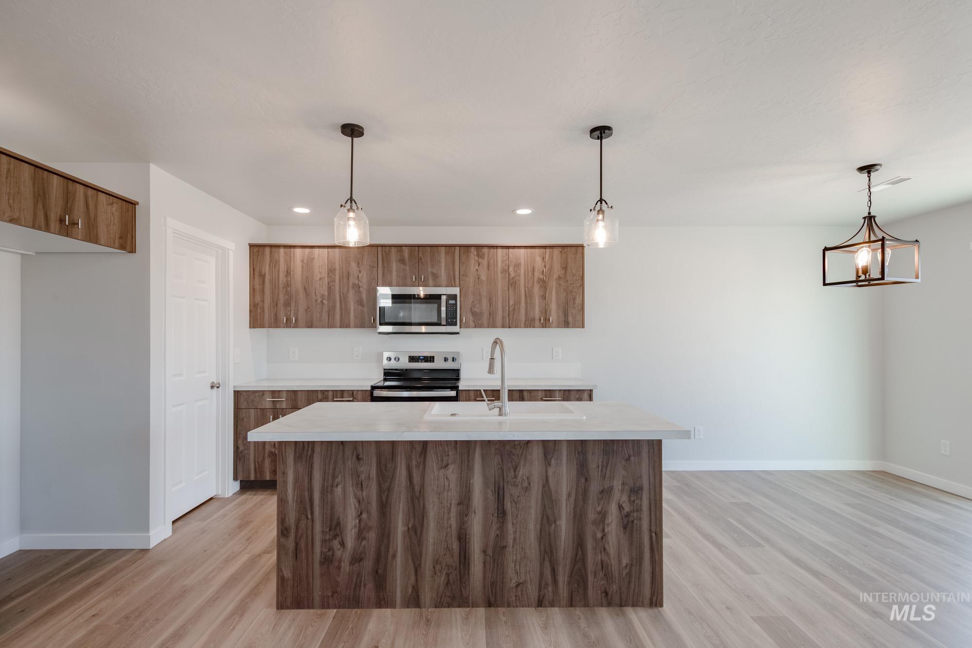 309 N Coltsfoot Ave, Kuna, Idaho 83634, 3 Bedrooms, 2.5 Bathrooms, Residential For Sale, Price $434,990,MLS 98967510