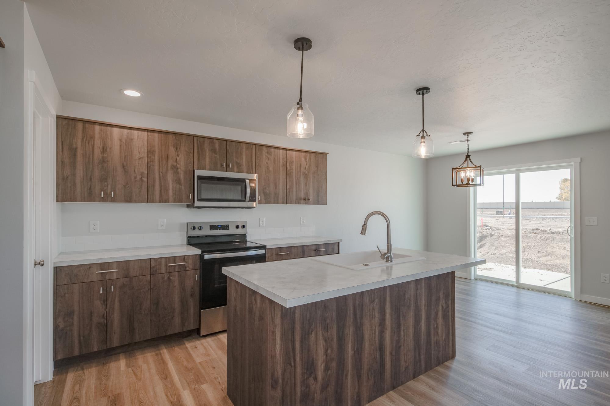 309 N Coltsfoot Ave, Kuna, Idaho 83634, 3 Bedrooms, 2.5 Bathrooms, Residential For Sale, Price $434,990,MLS 98967510