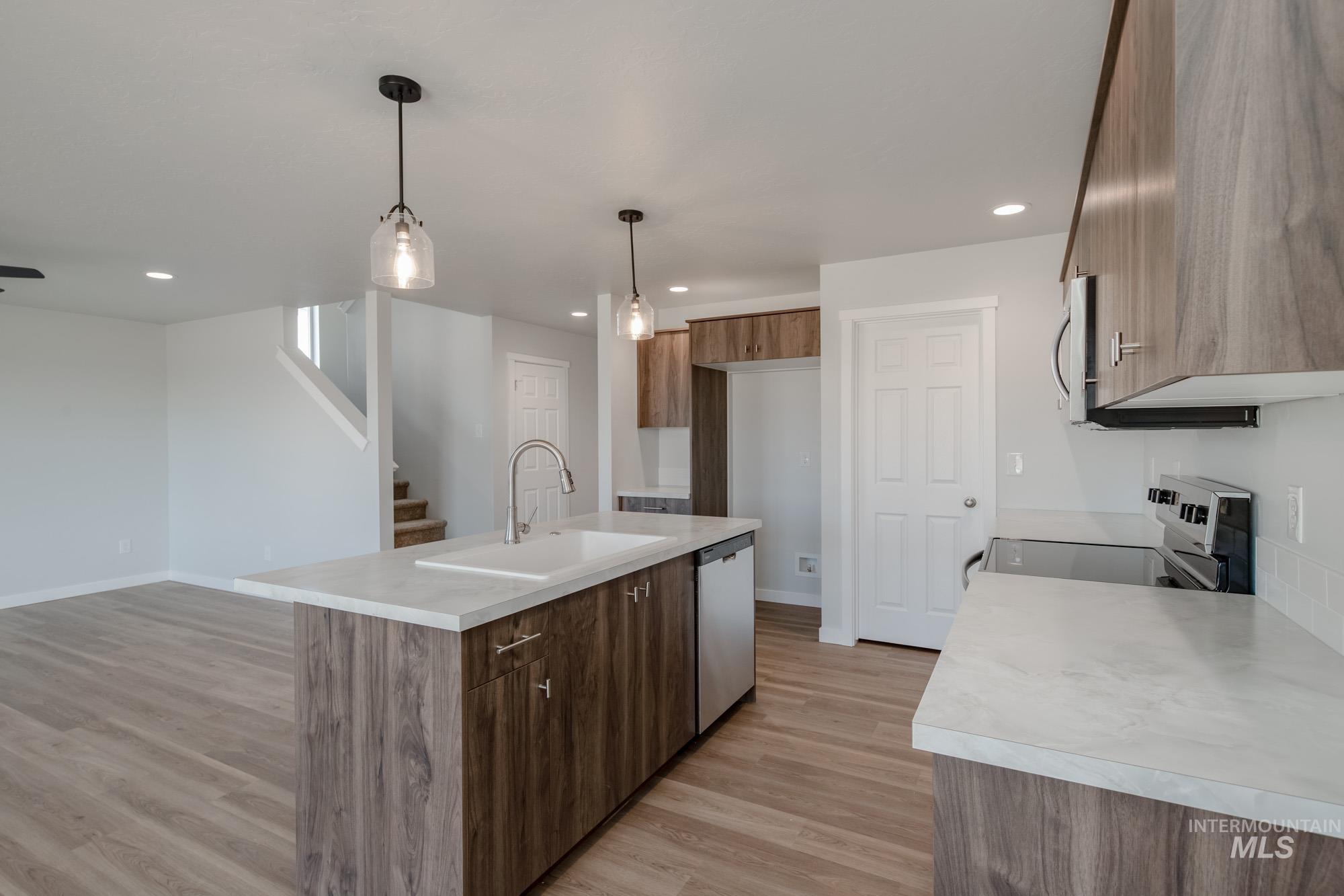 309 N Coltsfoot Ave, Kuna, Idaho 83634, 3 Bedrooms, 2.5 Bathrooms, Residential For Sale, Price $434,990,MLS 98967510