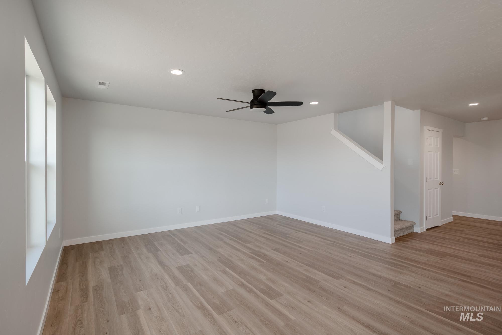 309 N Coltsfoot Ave, Kuna, Idaho 83634, 3 Bedrooms, 2.5 Bathrooms, Residential For Sale, Price $434,990,MLS 98967510