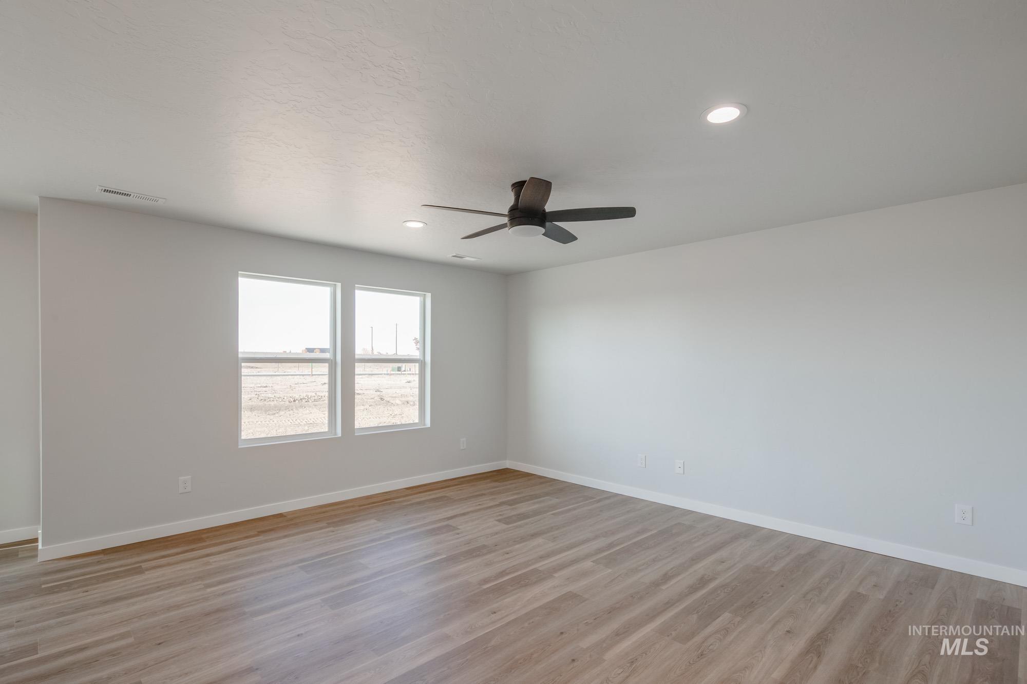 309 N Coltsfoot Ave, Kuna, Idaho 83634, 3 Bedrooms, 2.5 Bathrooms, Residential For Sale, Price $434,990,MLS 98967510