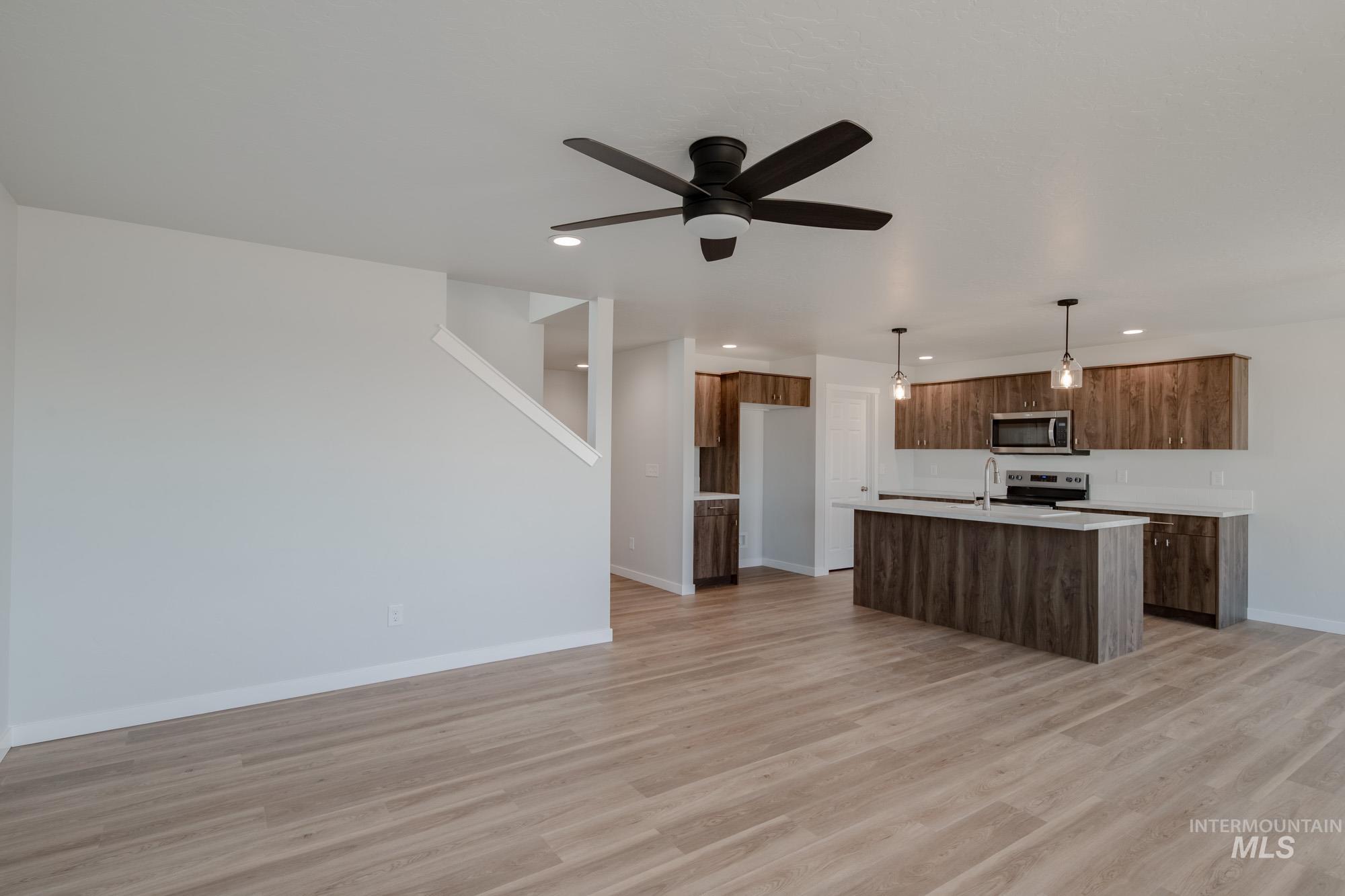 309 N Coltsfoot Ave, Kuna, Idaho 83634, 3 Bedrooms, 2.5 Bathrooms, Residential For Sale, Price $434,990,MLS 98967510